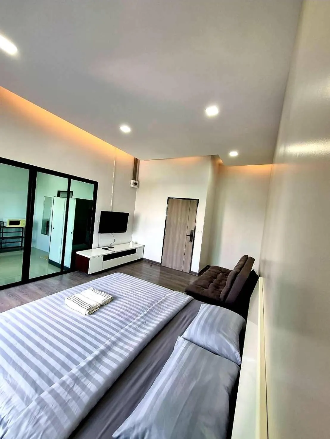 Photo of the whole room, Bed in Aqua Residences อควา เรสซิเดนซ์ ห้องพักใหม่ให้เช่า ติดรถไฟฟ้าสถานีวุฒากาศ