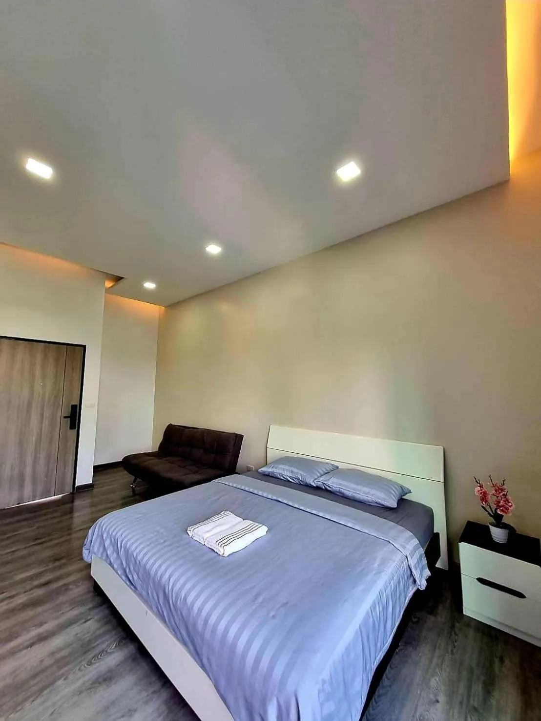 Photo of the whole room, Bed in Aqua Residences อควา เรสซิเดนซ์ ห้องพักใหม่ให้เช่า ติดรถไฟฟ้าสถานีวุฒากาศ