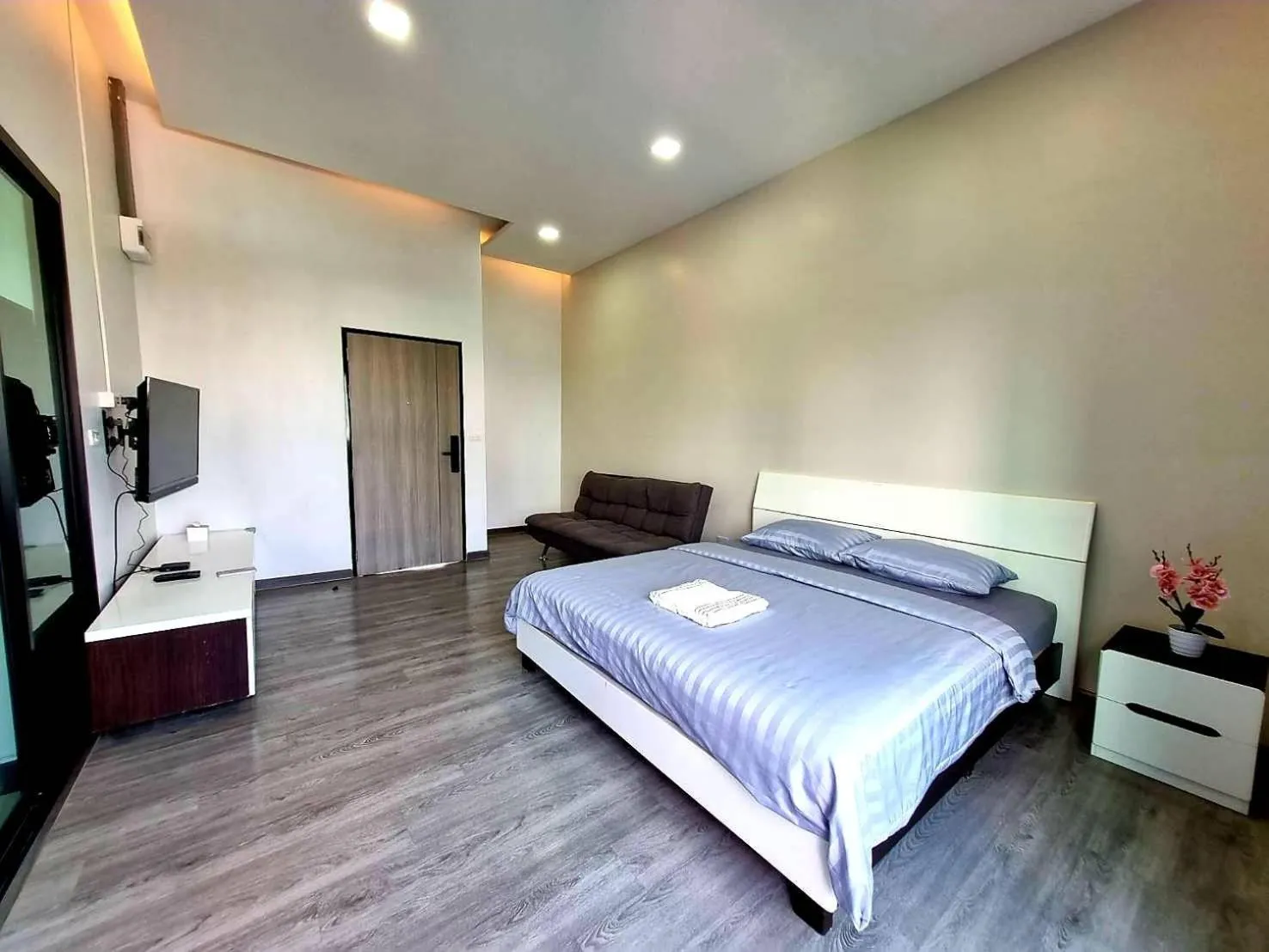 Photo of the whole room, Bed in Aqua Residences อควา เรสซิเดนซ์ ห้องพักใหม่ให้เช่า ติดรถไฟฟ้าสถานีวุฒากาศ