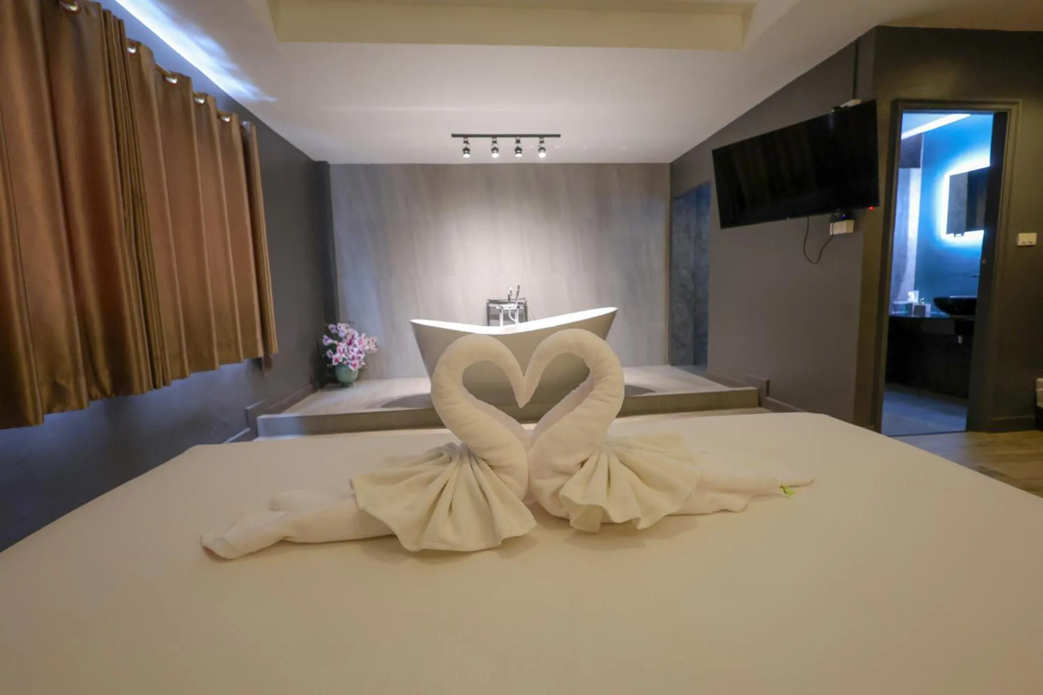 Bed in Rico's Patong Hotel