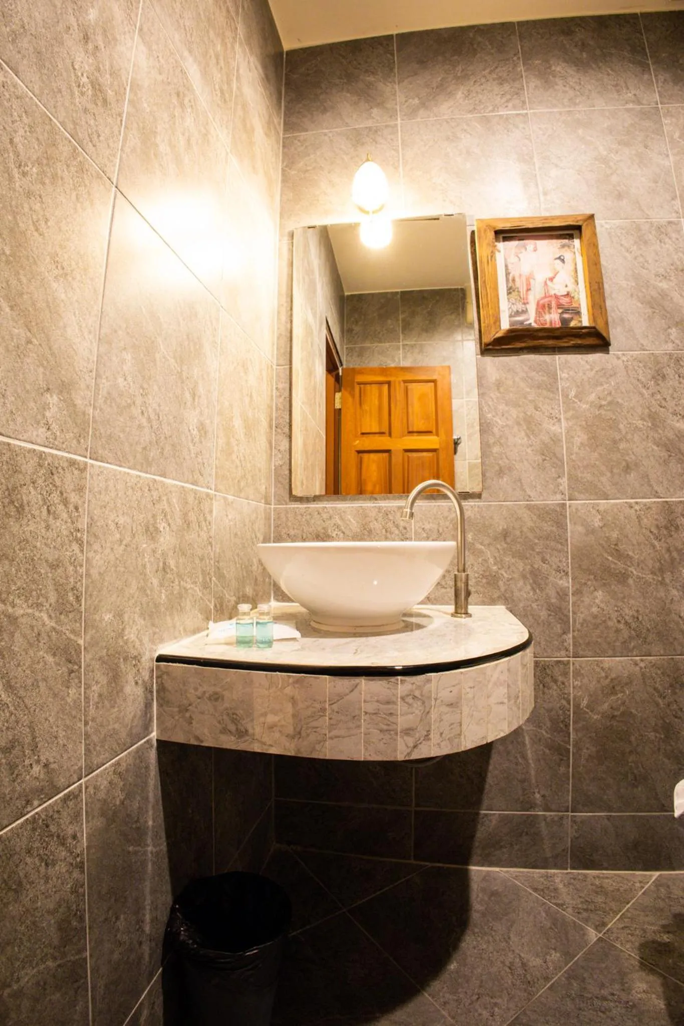Toilet in Rico's Patong Hotel
