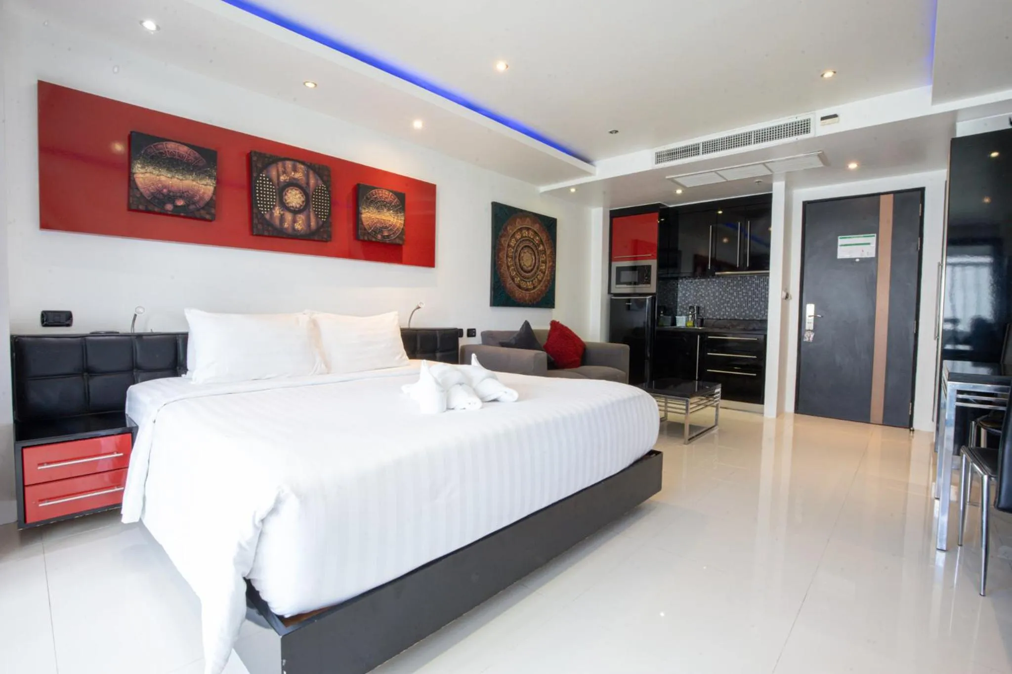 Bed in Rico's Patong Hotel