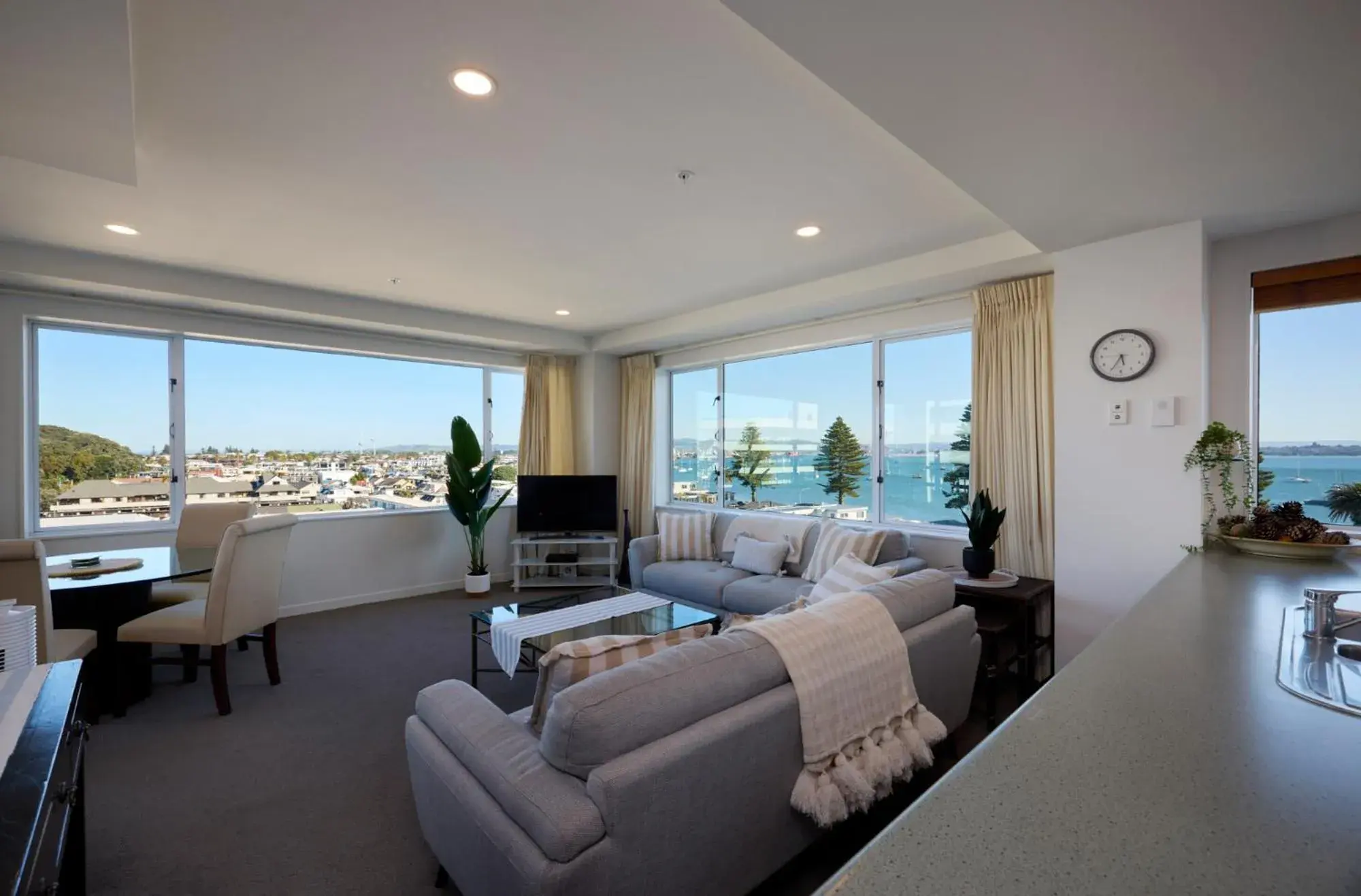 Two-Bedroom Apartment with Ocean and Harbor View in Beaumont Apartments Two-Bedroom Apartment with Ocean and Harbor View in Beaumont Apartments