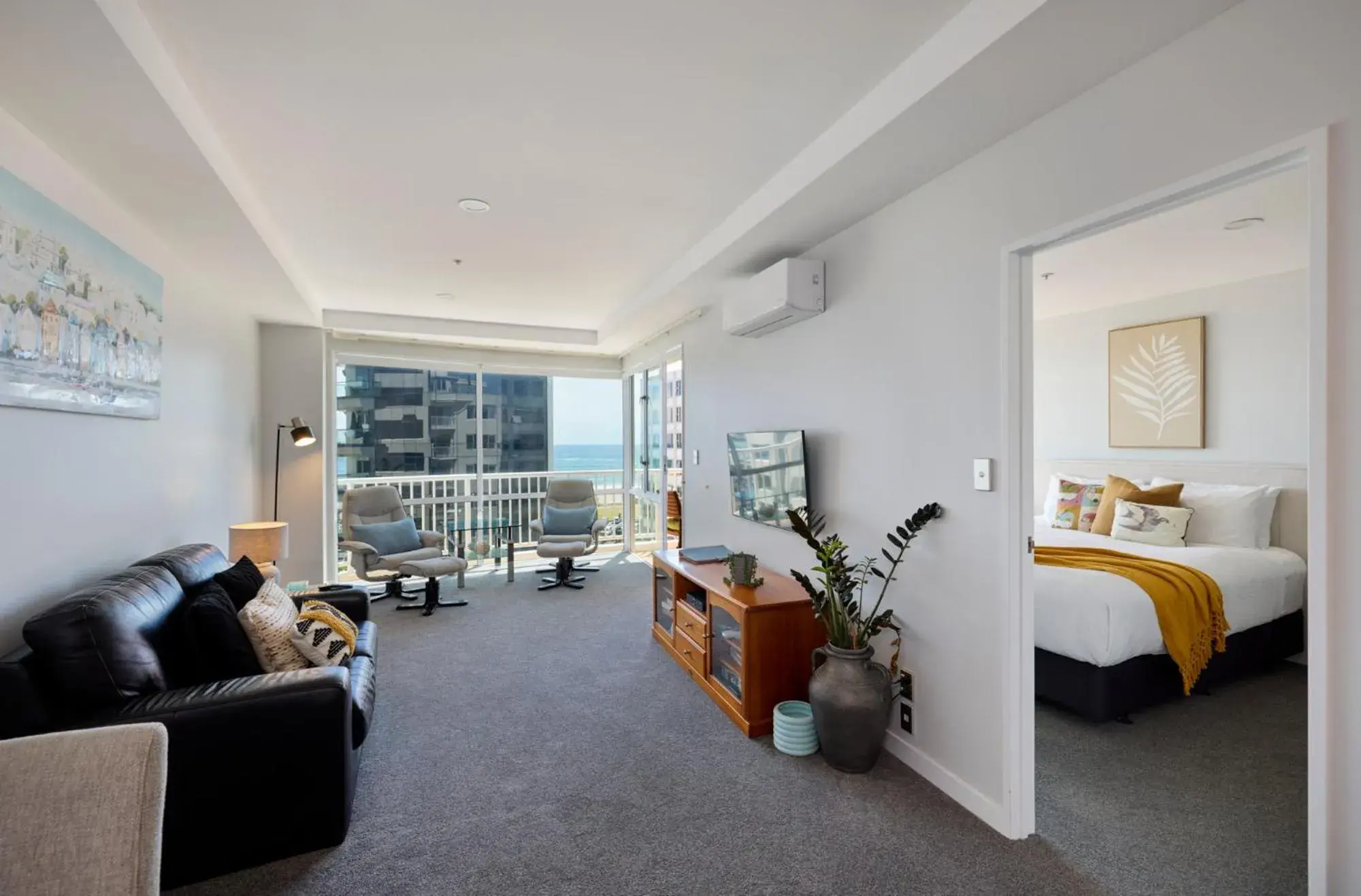 Bed in Beaumont Apartments Bed in Beaumont Apartments