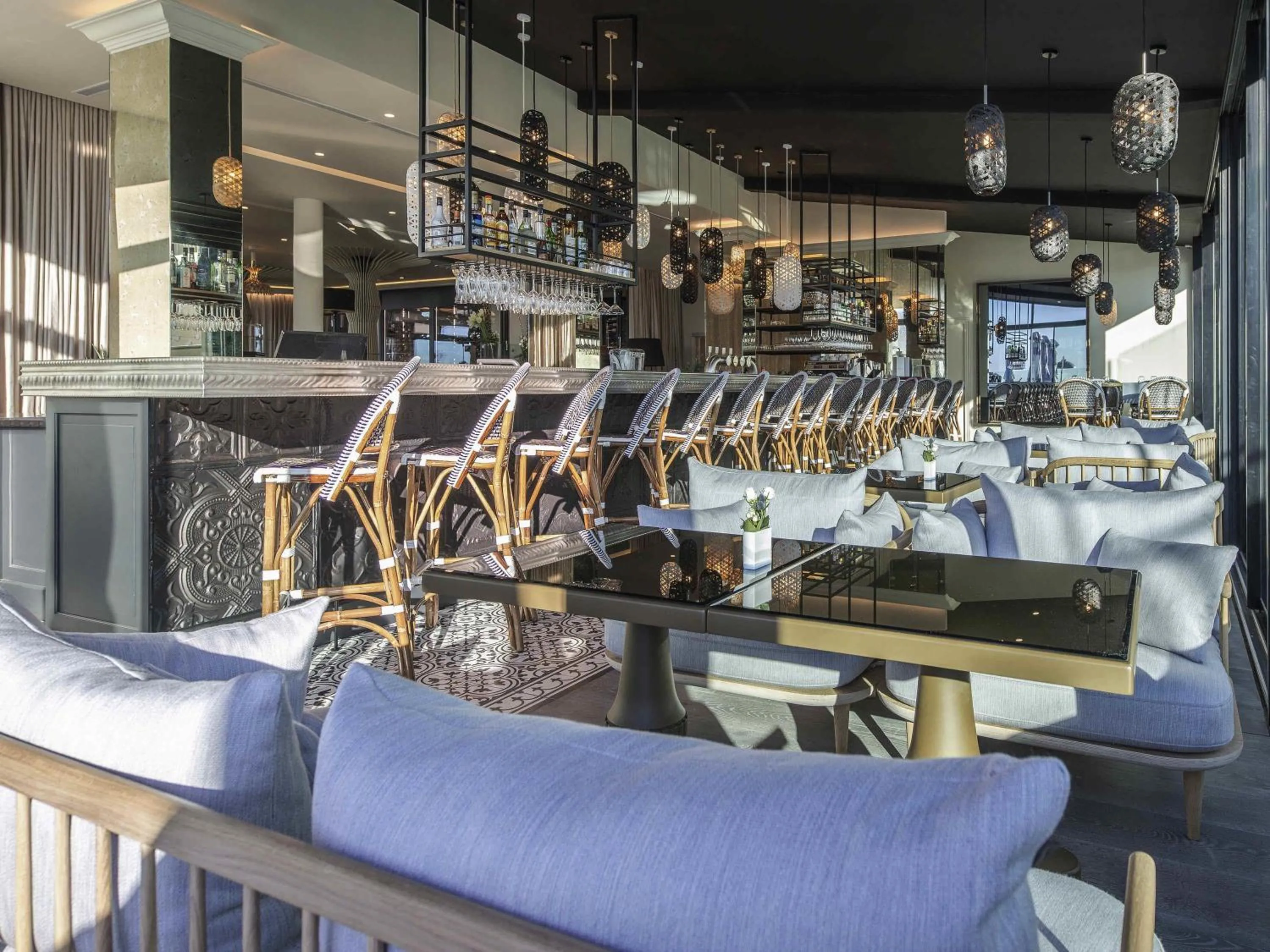 Lounge or bar in La Grande Terrasse Hotel & Spa La Rochelle - MGallery Collection