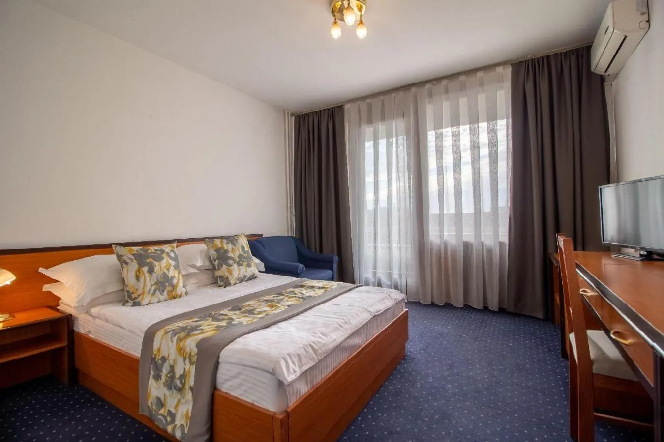 Bed in Hotel Novi Zagreb