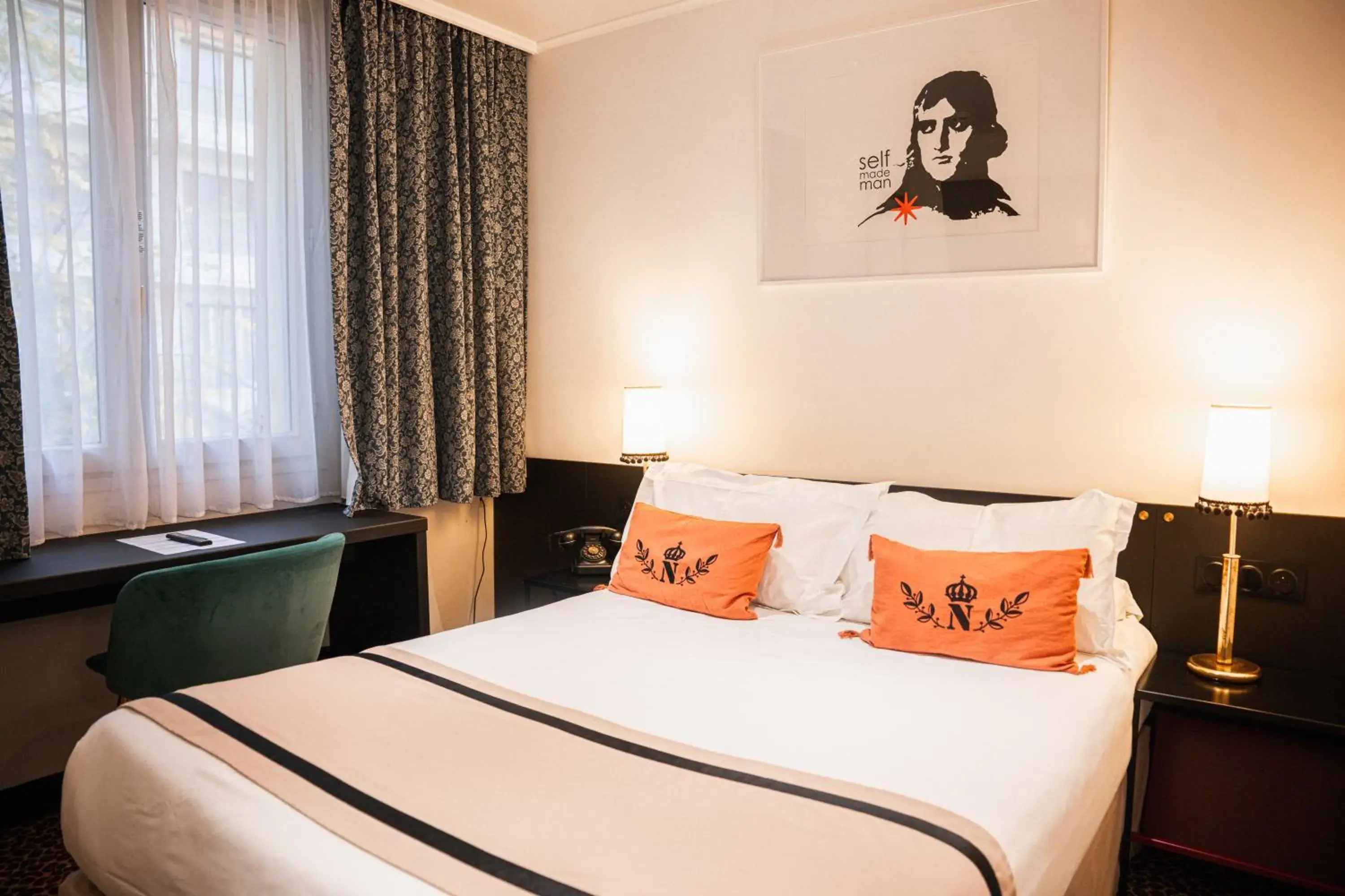 Property building, Bed in Napoleon Property building, Bed in Napoleon