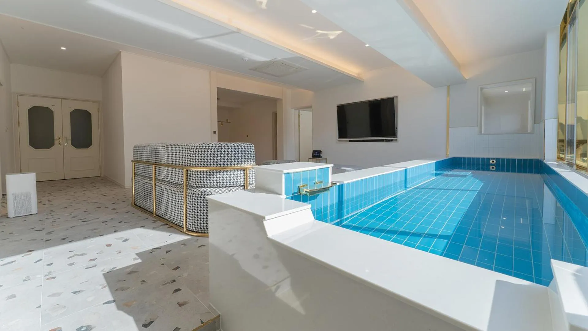 Swimming pool in Denbasta forest Hotel