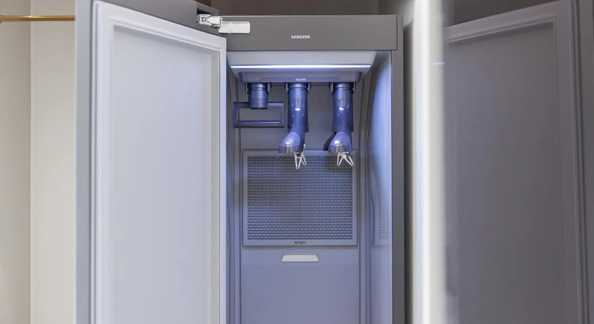 wardrobe in Denbasta forest Hotel