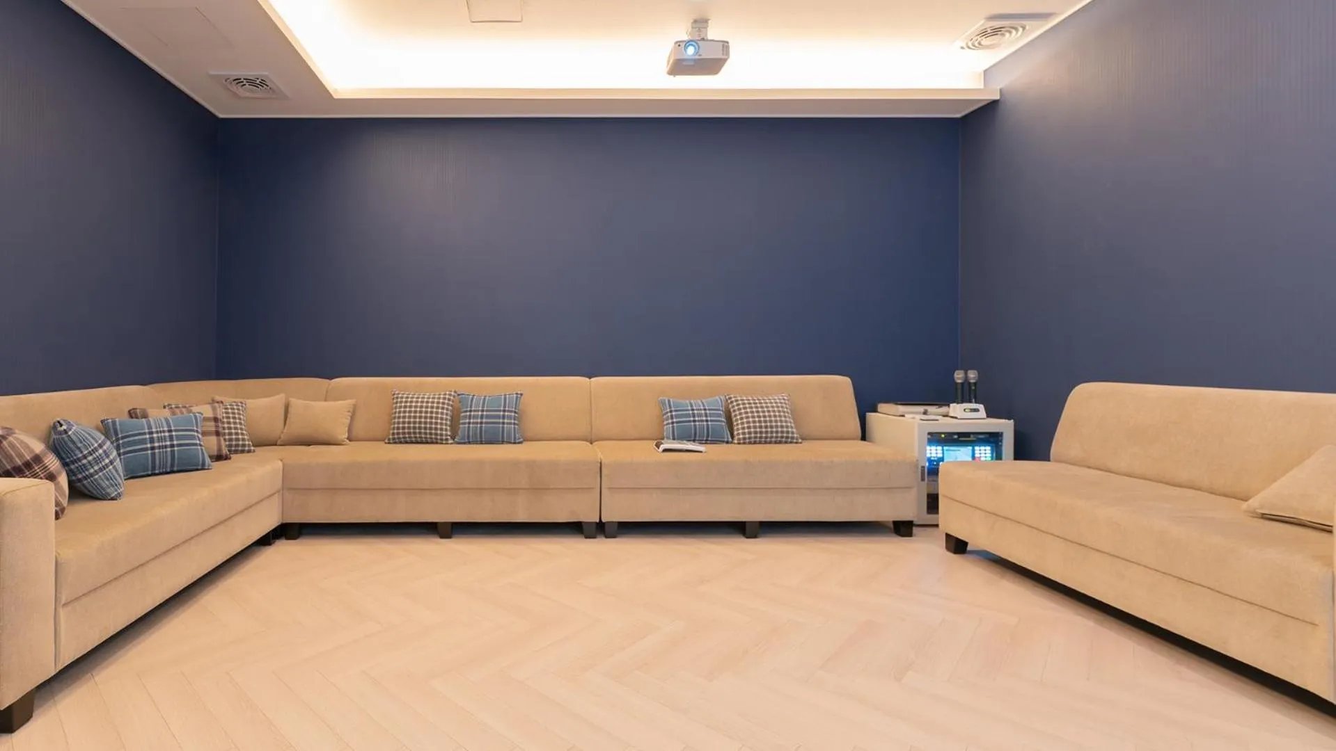 Karaoke in Denbasta forest Hotel