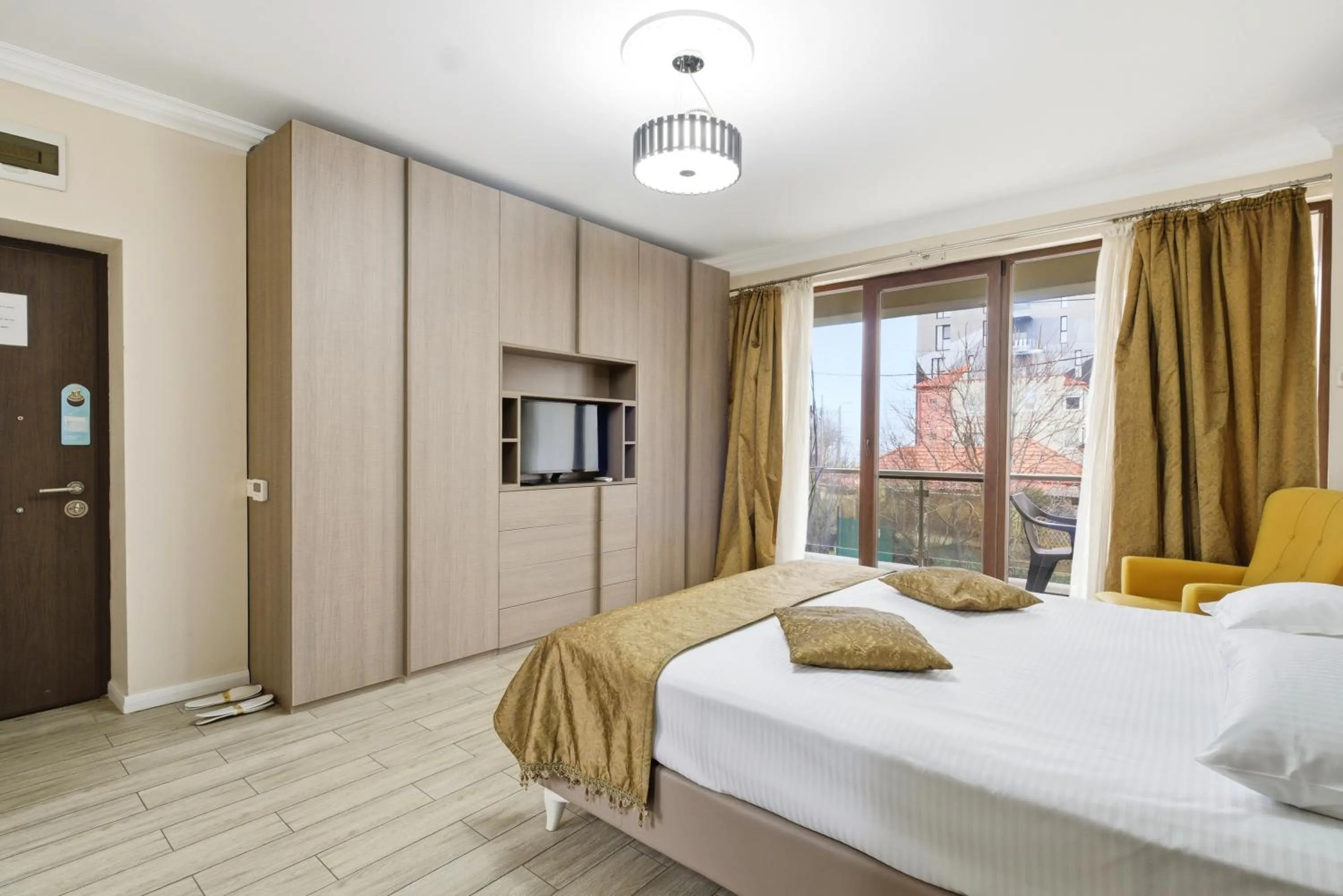 Bed in REYNA APART HOTEL