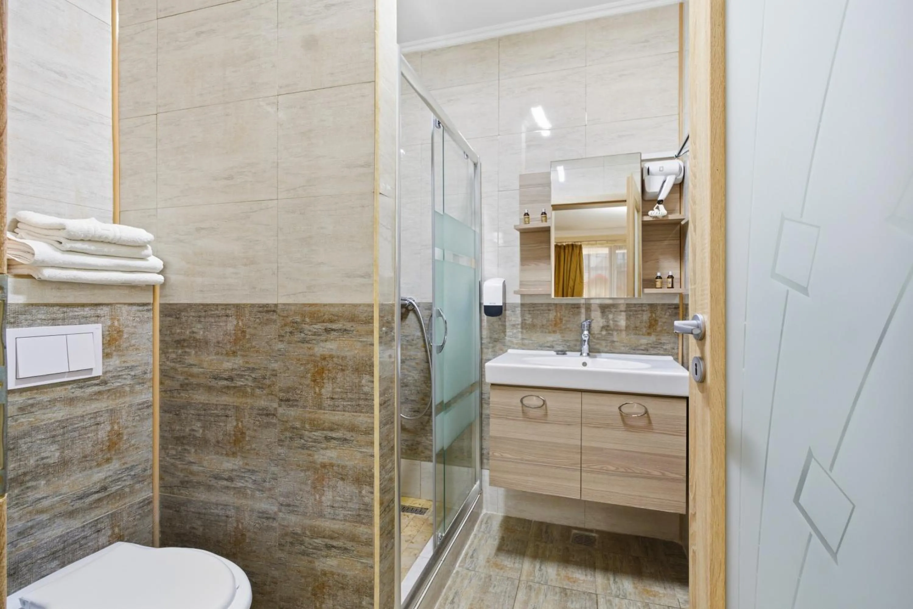 REYNA APART HOTEL