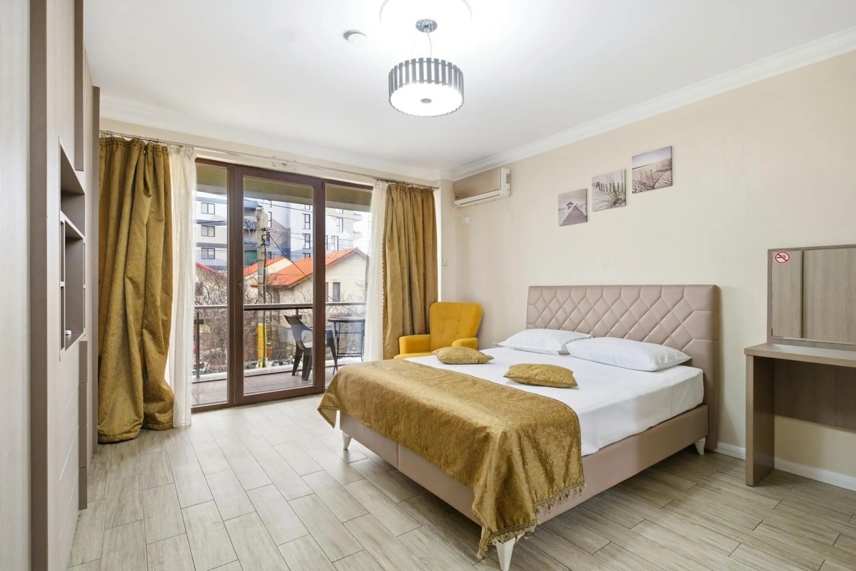 Bed in REYNA APART HOTEL