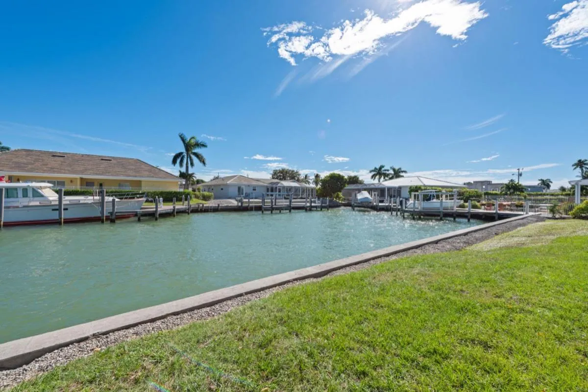 Natural landscape in ELEVATED 955 - Spacious Family Riverfront home 4 Bedrooms