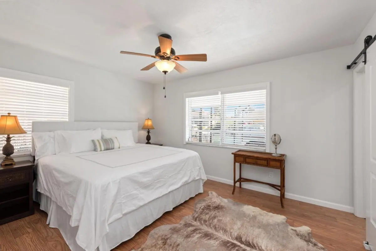 Bed in ELEVATED 955 - Spacious Family Riverfront home 4 Bedrooms