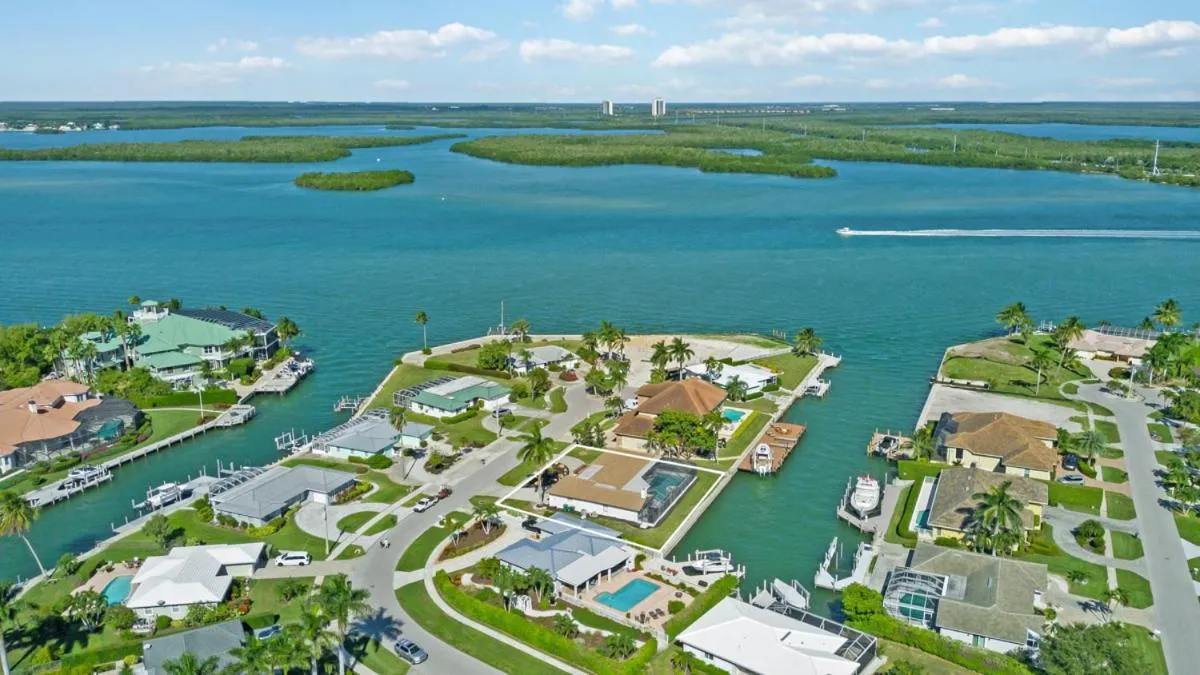 Bird's eye view in ELEVATED 955 - Spacious Family Riverfront home 4 Bedrooms