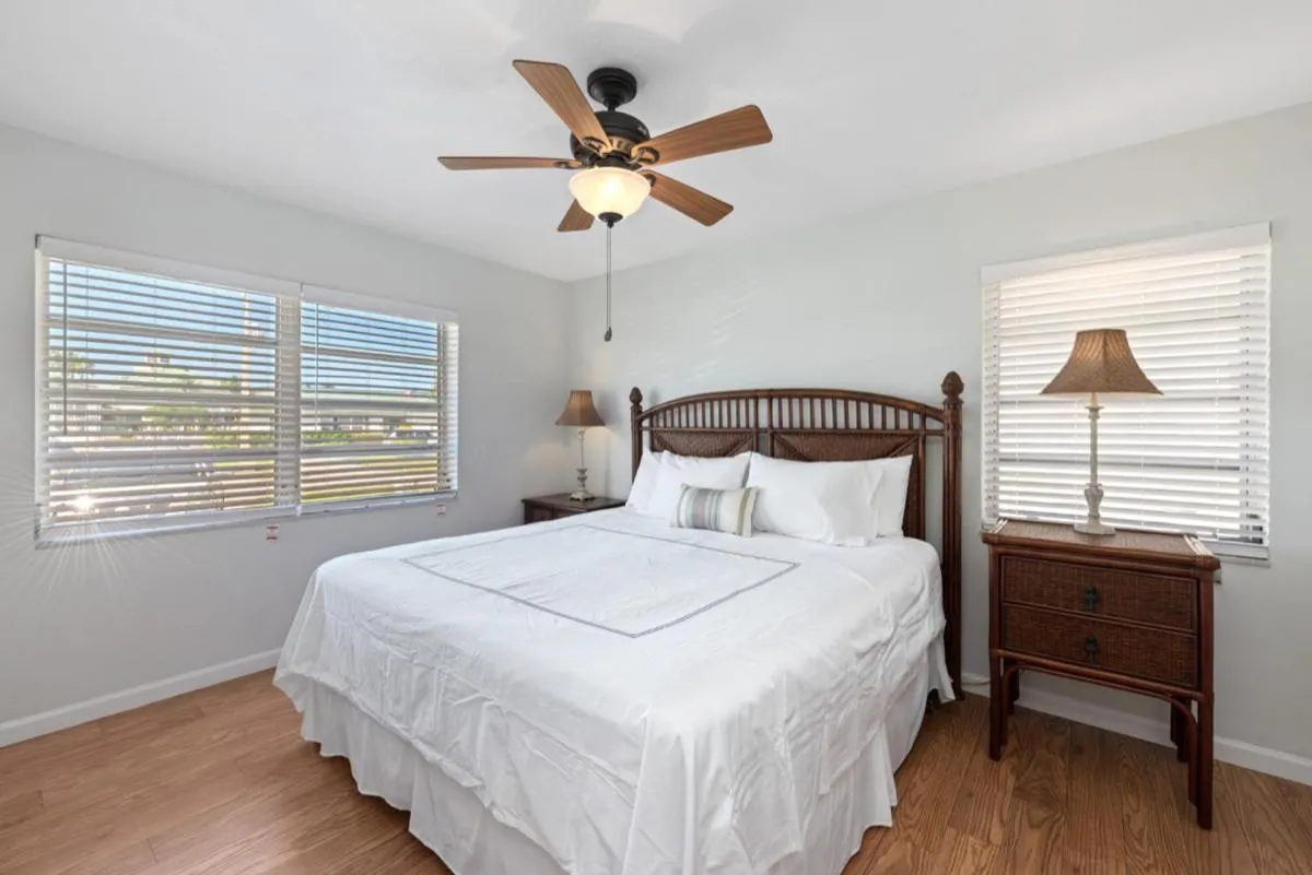 Bed in ELEVATED 955 - Spacious Family Riverfront home 4 Bedrooms