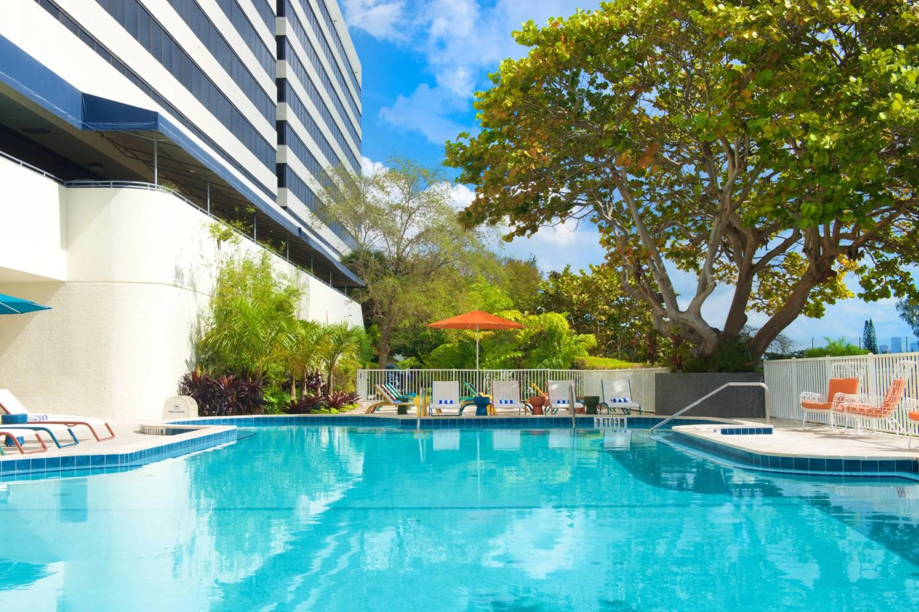 Swimming pool in Sheraton Miami Airport Hotel and Executive Meeting Center