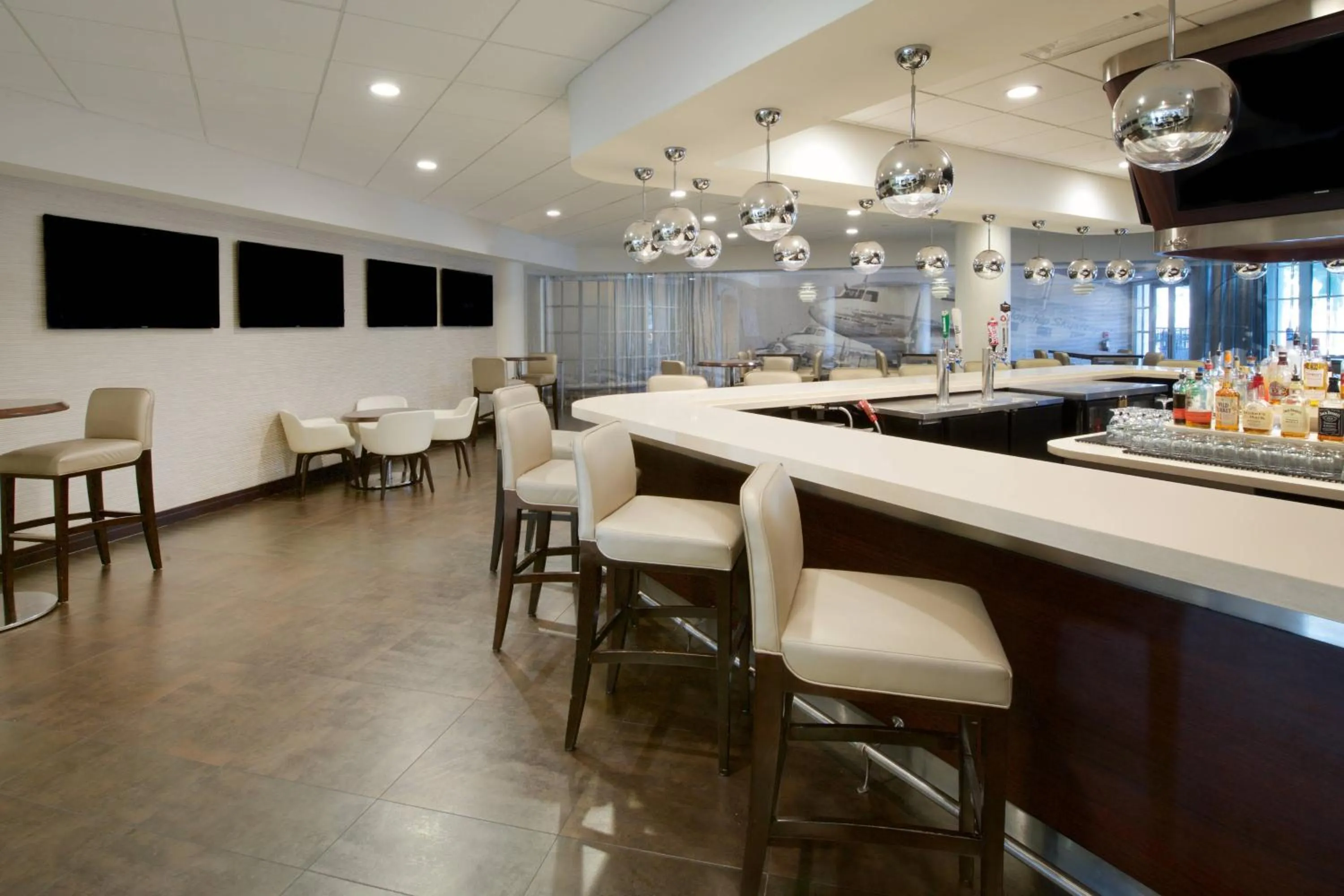 Lounge or bar in Sheraton Miami Airport Hotel and Executive Meeting Center