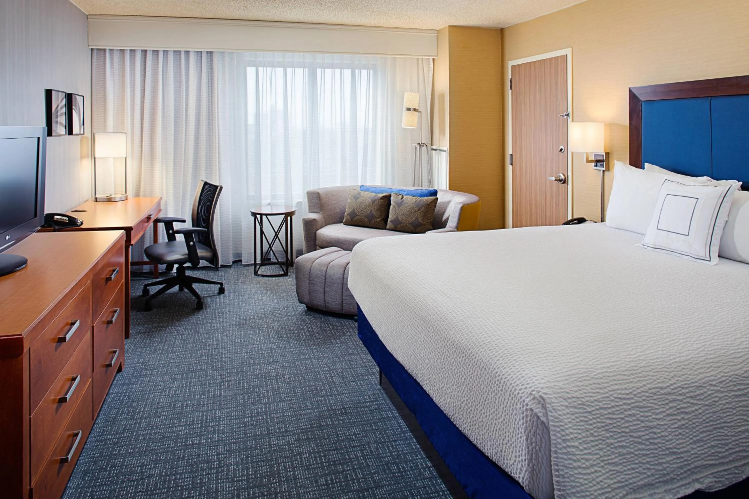 Photo of the whole room, Bed in Courtyard by Marriott Atlantic City Beach Block