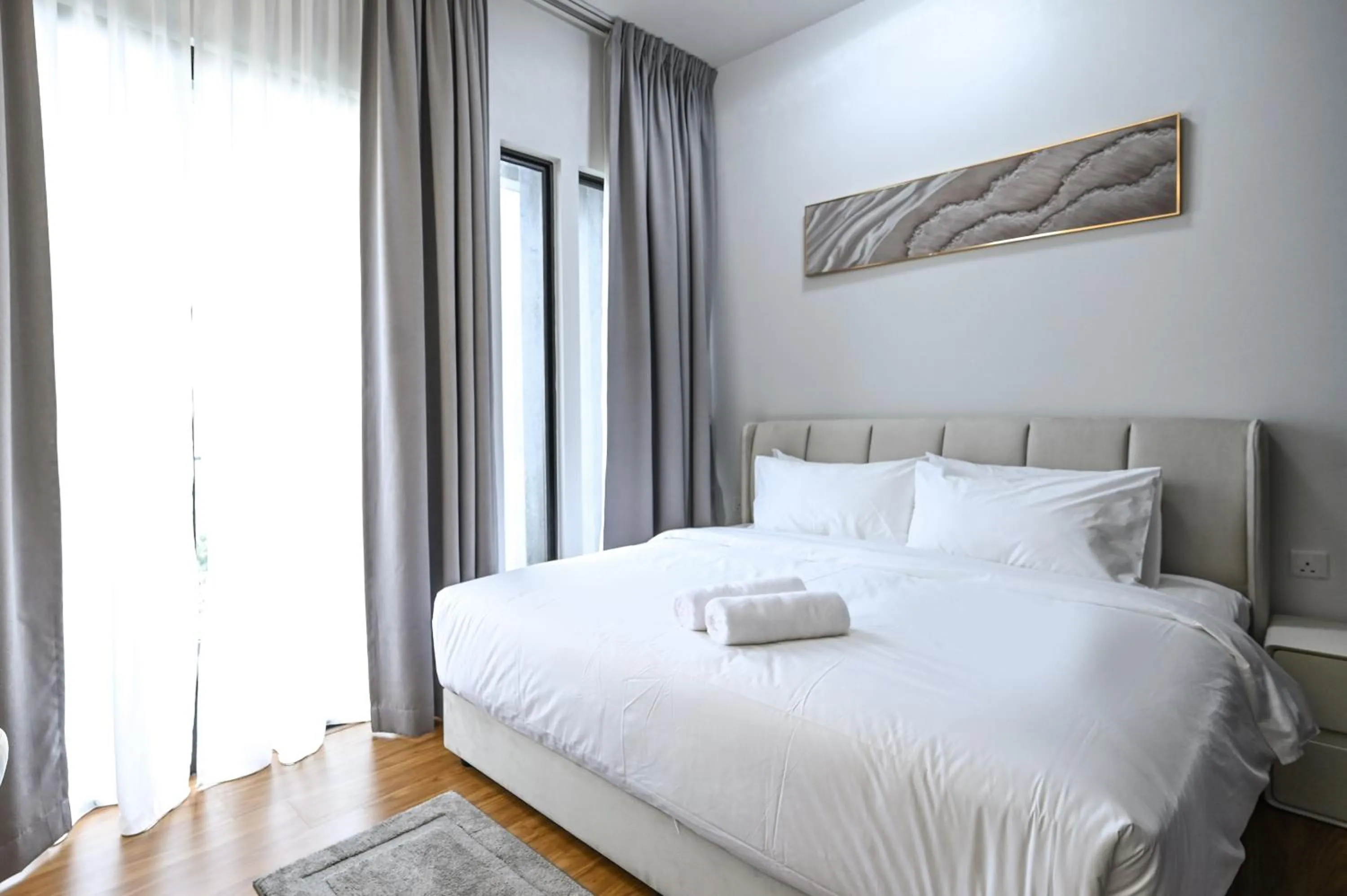 Bed in Beacon Executive Suites by Simply Penang