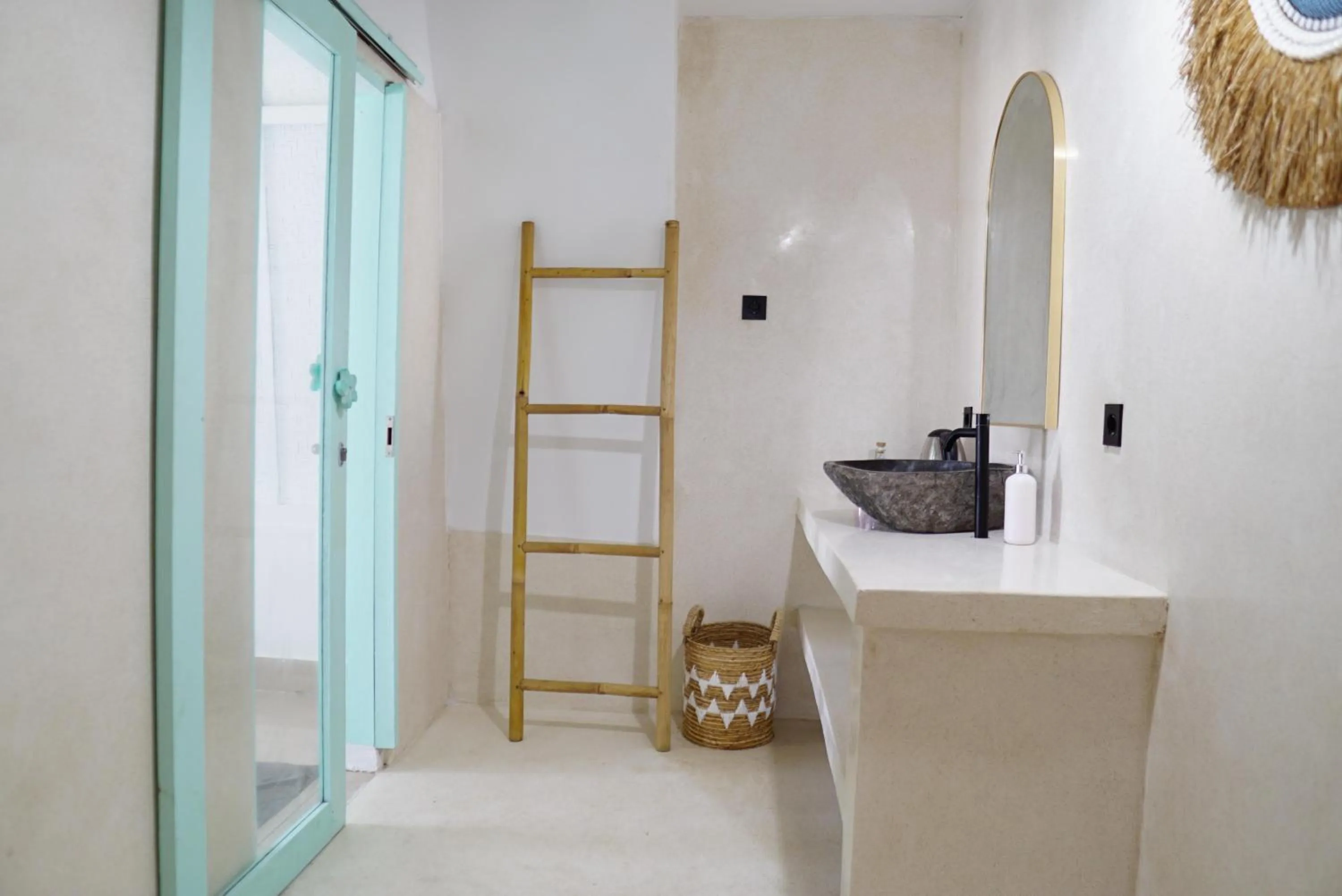 Shower in PLAYA BONITA HOTEL & BEACH CLUB Gili Air