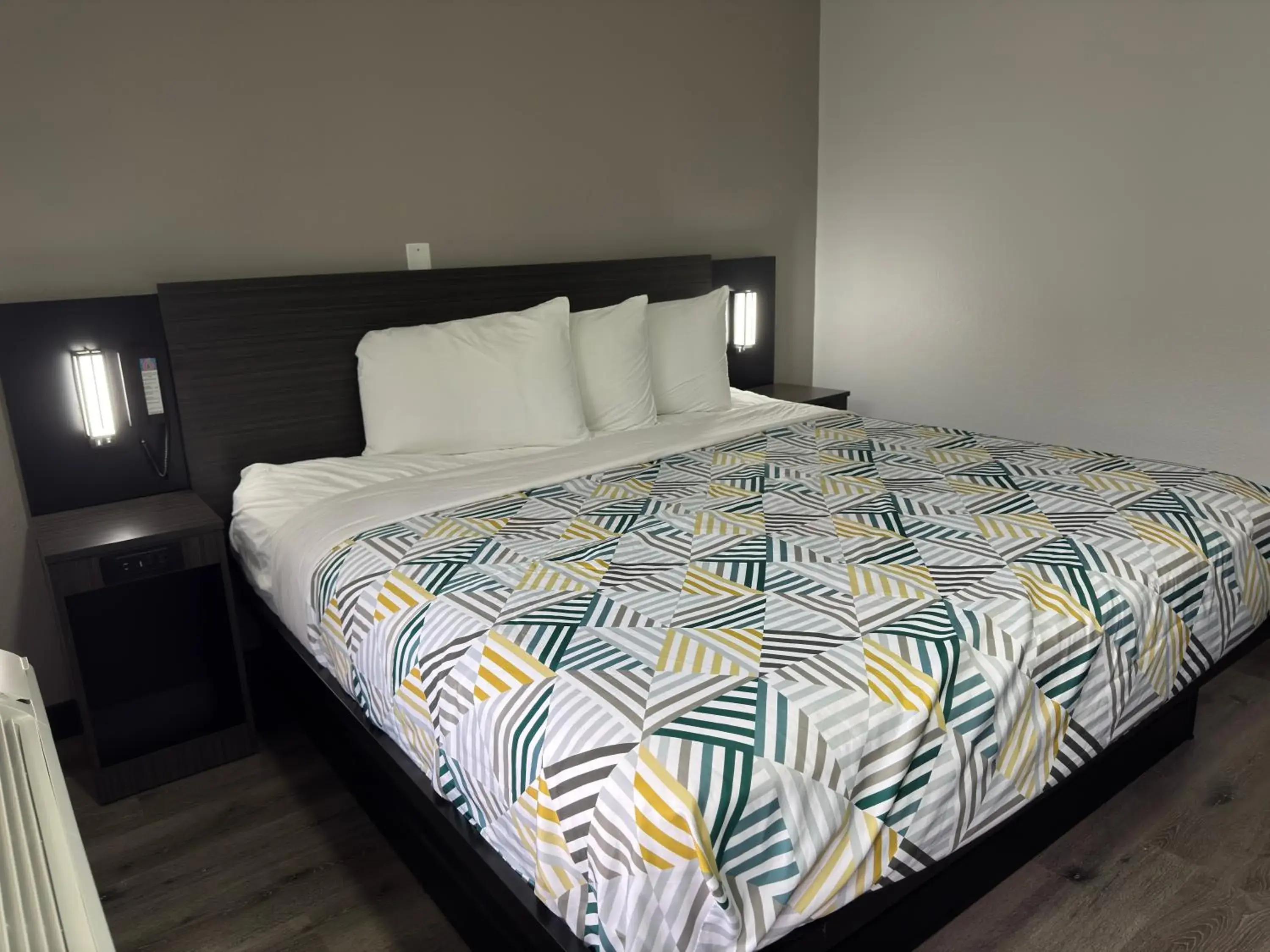 Bed in Motel 6-Enfield, CT - Hartford Bed in Motel 6-Enfield, CT - Hartford