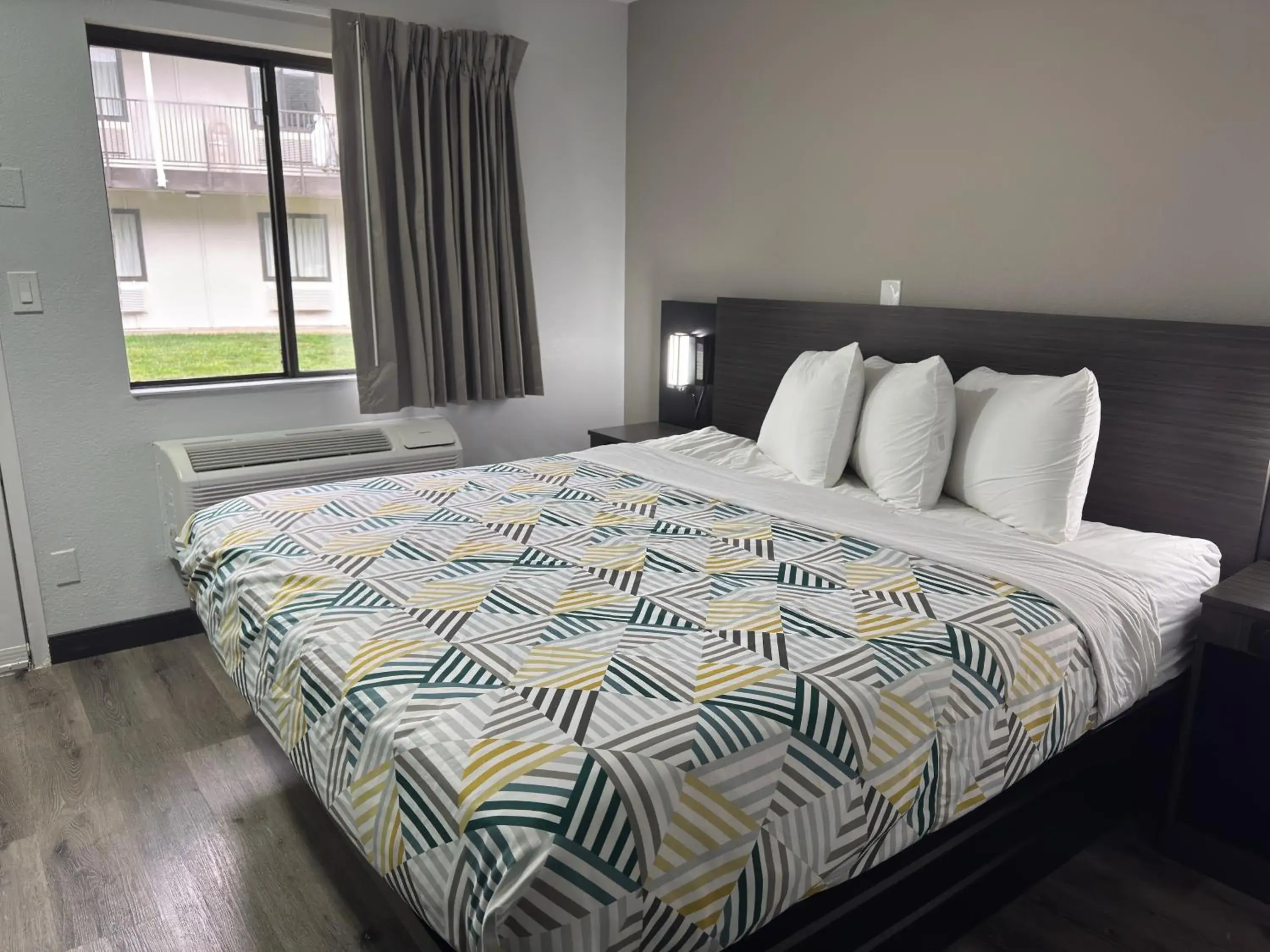 Bed in Motel 6-Enfield, CT - Hartford Bed in Motel 6-Enfield, CT - Hartford