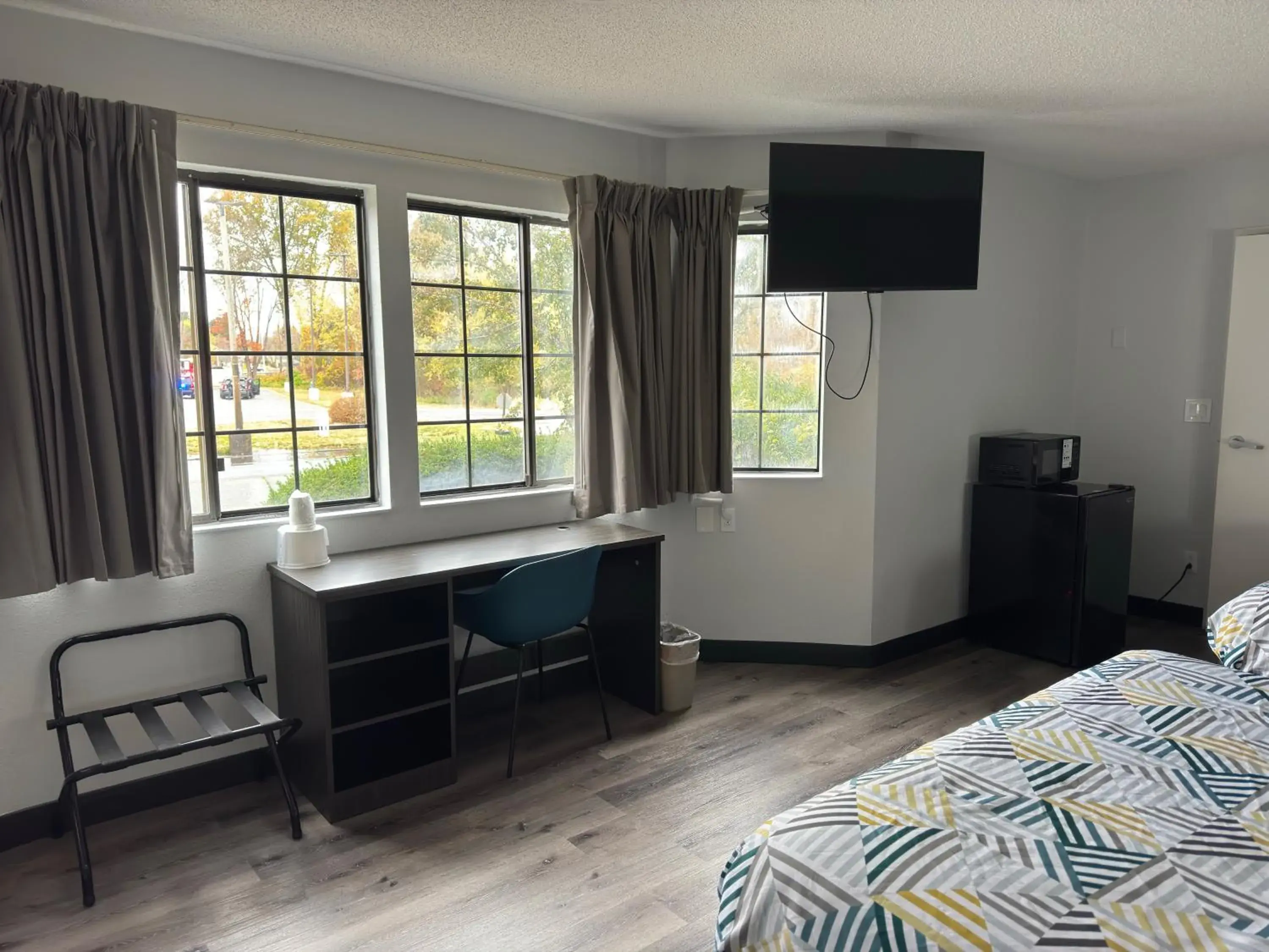 Queen Room with Two Queen Beds - Disability Access - Roll In Shower in Motel 6-Enfield, CT - Hartford Queen Room with Two Queen Beds - Disability Access - Roll In Shower in Motel 6-Enfield, CT - Hartford
