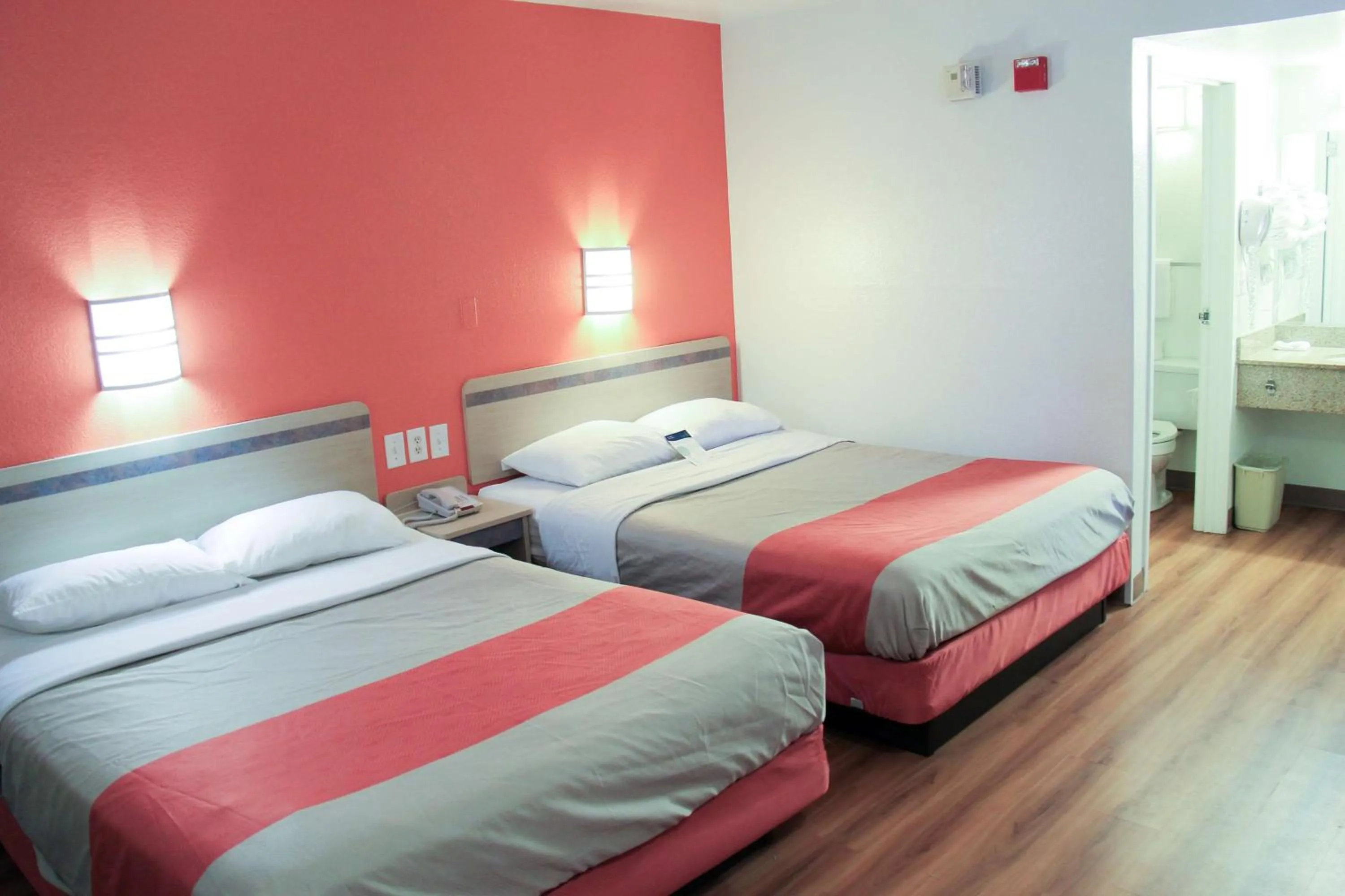 Photo of the whole room, Bed in Motel 6-Enfield, CT - Hartford