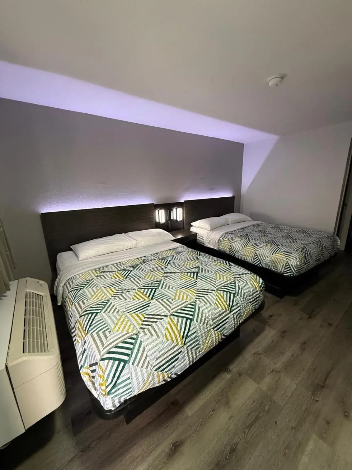 Bed in Motel 6-Enfield, CT - Hartford Bed in Motel 6-Enfield, CT - Hartford