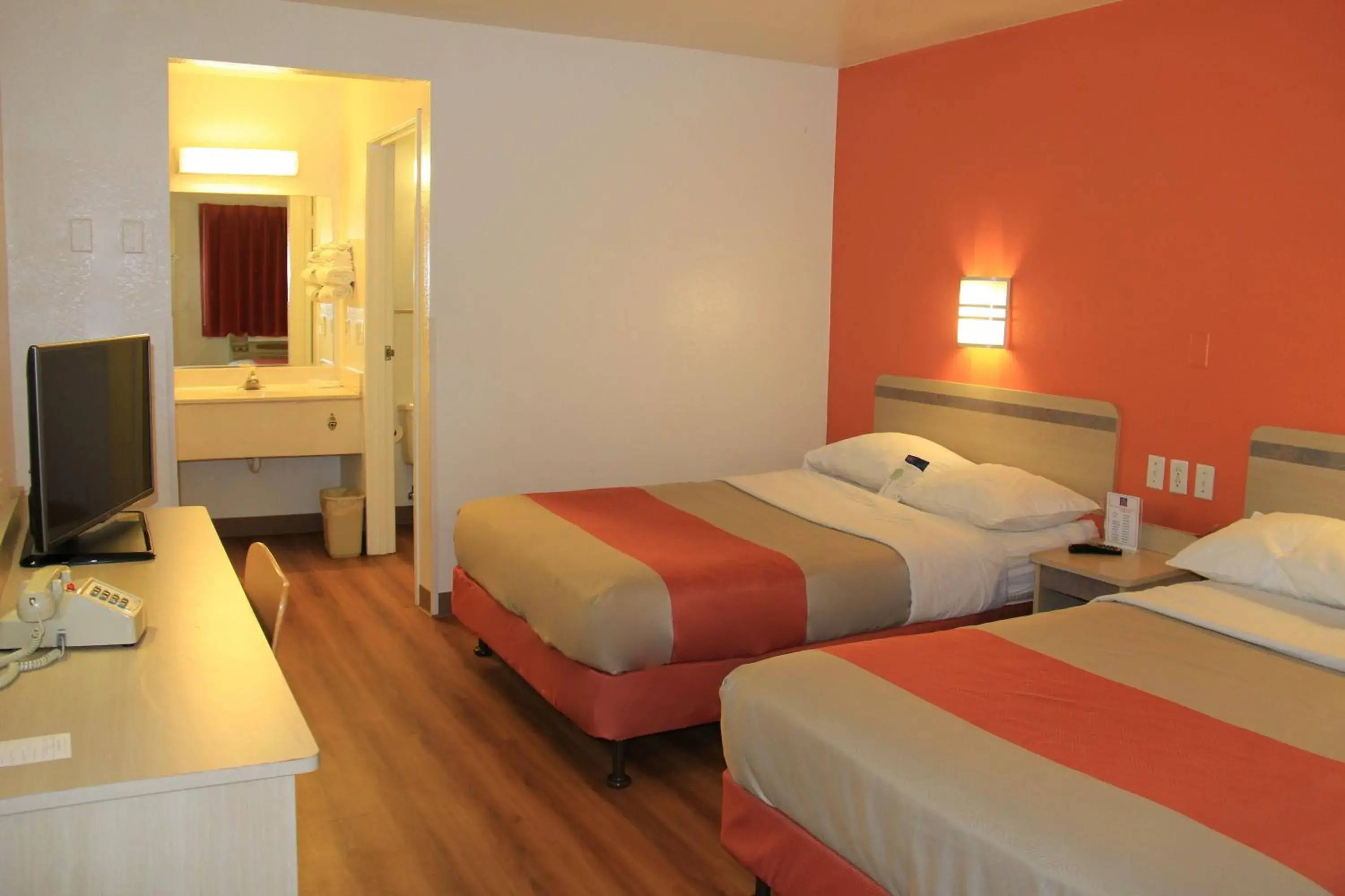 Photo of the whole room, Bed in Motel 6-Enfield, CT - Hartford Photo of the whole room, Bed in Motel 6-Enfield, CT - Hartford