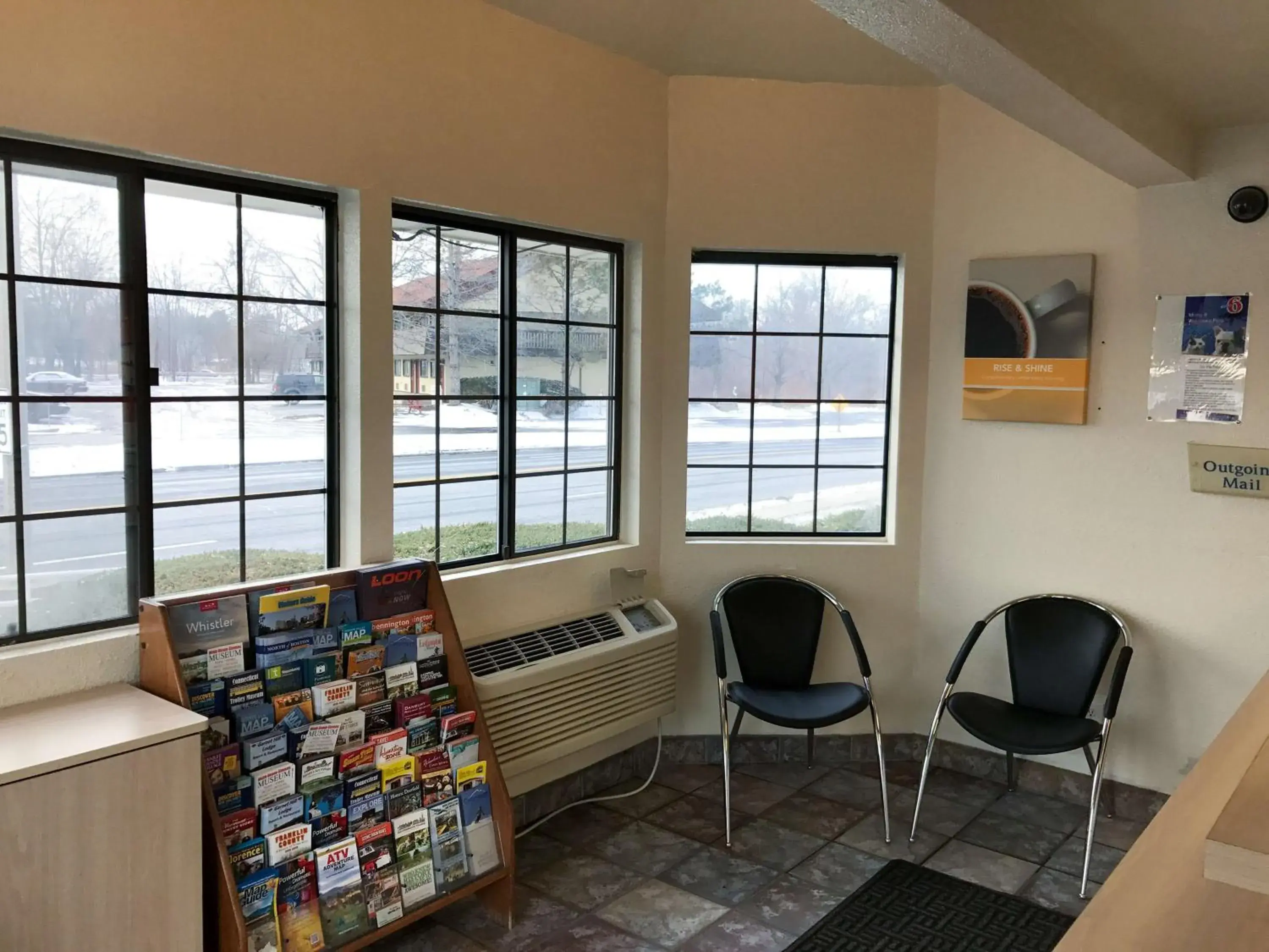 Lobby or reception in Motel 6-Enfield, CT - Hartford Lobby or reception in Motel 6-Enfield, CT - Hartford