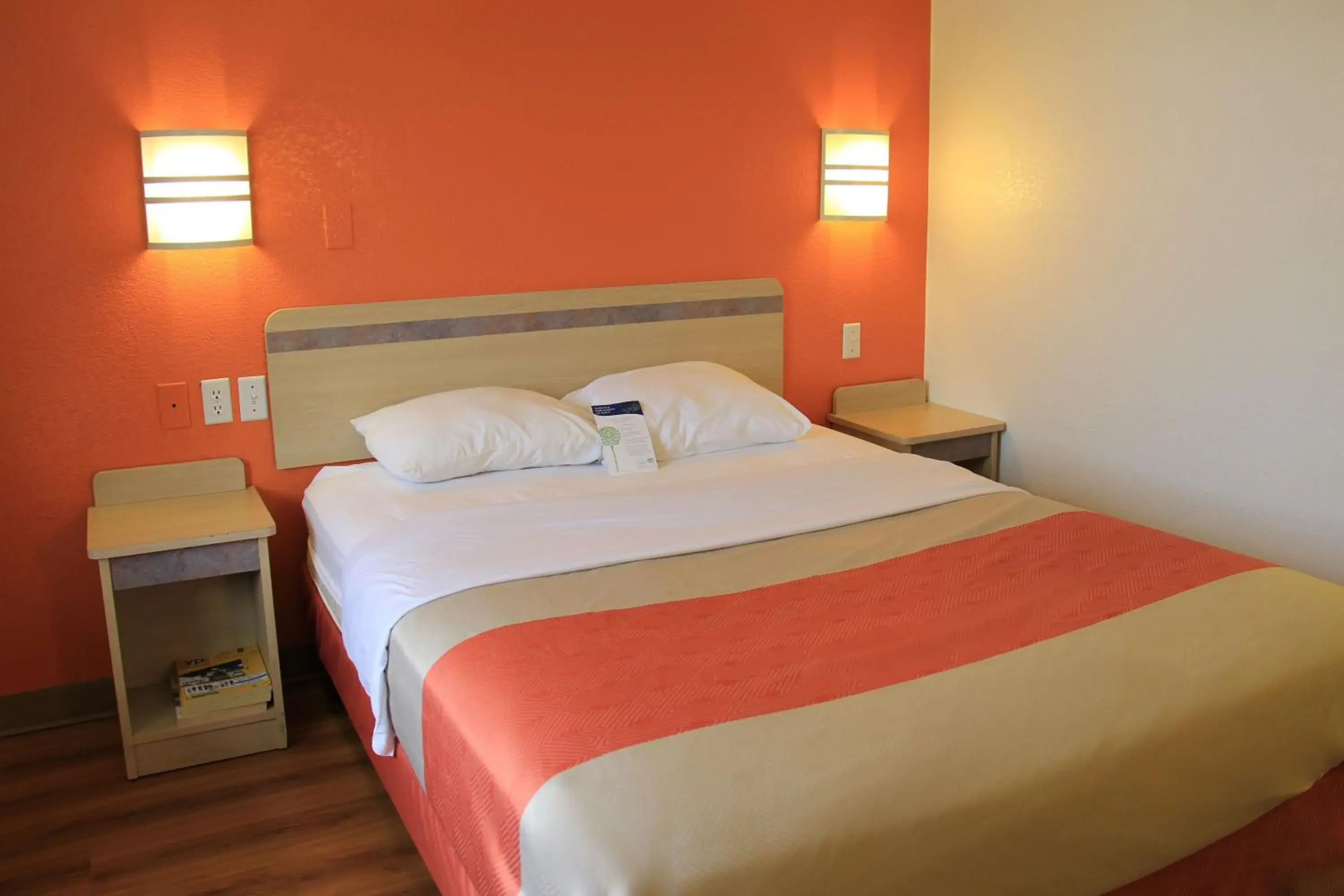 Photo of the whole room, Bed in Motel 6-Enfield, CT - Hartford Photo of the whole room, Bed in Motel 6-Enfield, CT - Hartford