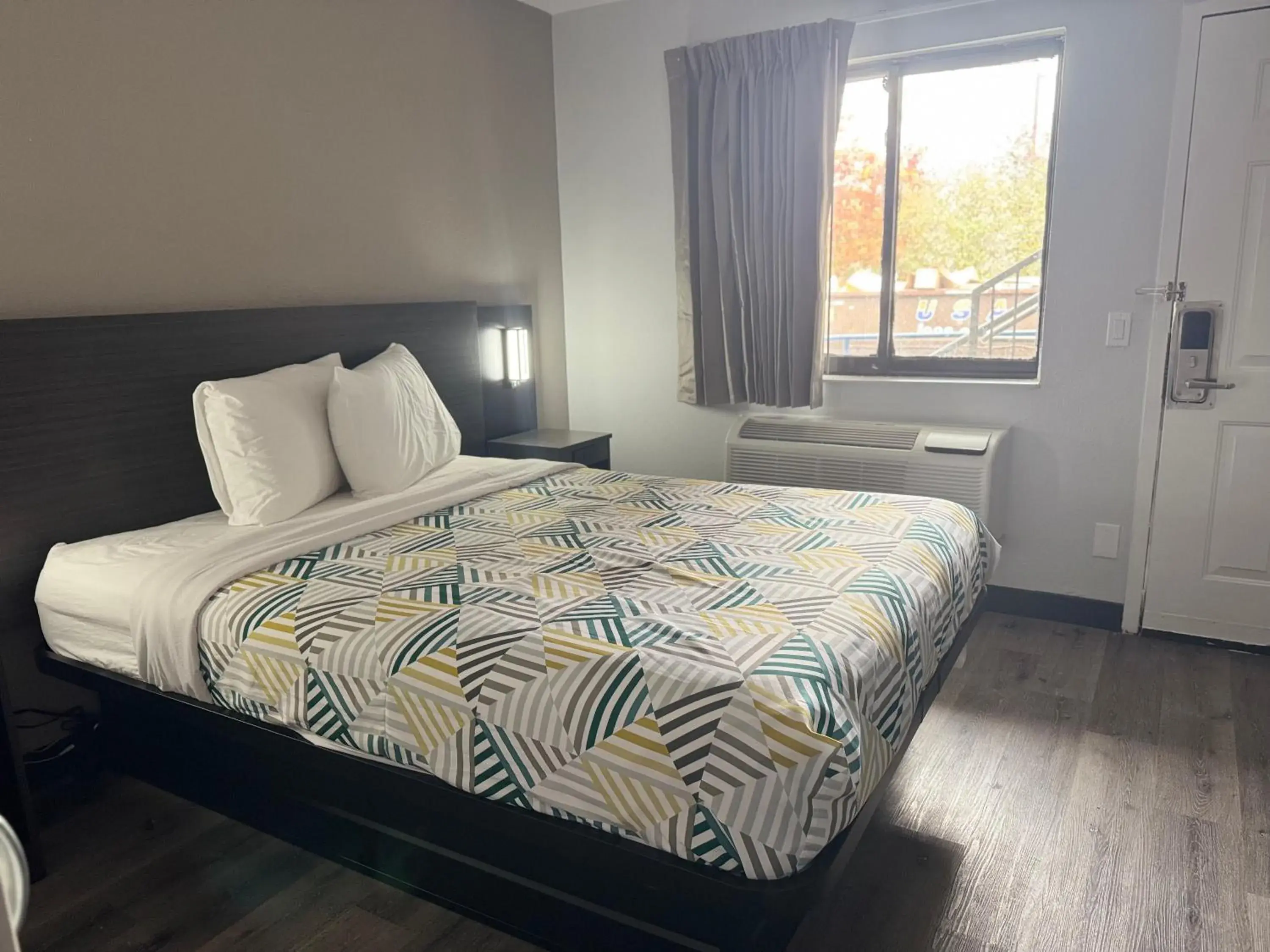 Bed in Motel 6-Enfield, CT - Hartford Bed in Motel 6-Enfield, CT - Hartford