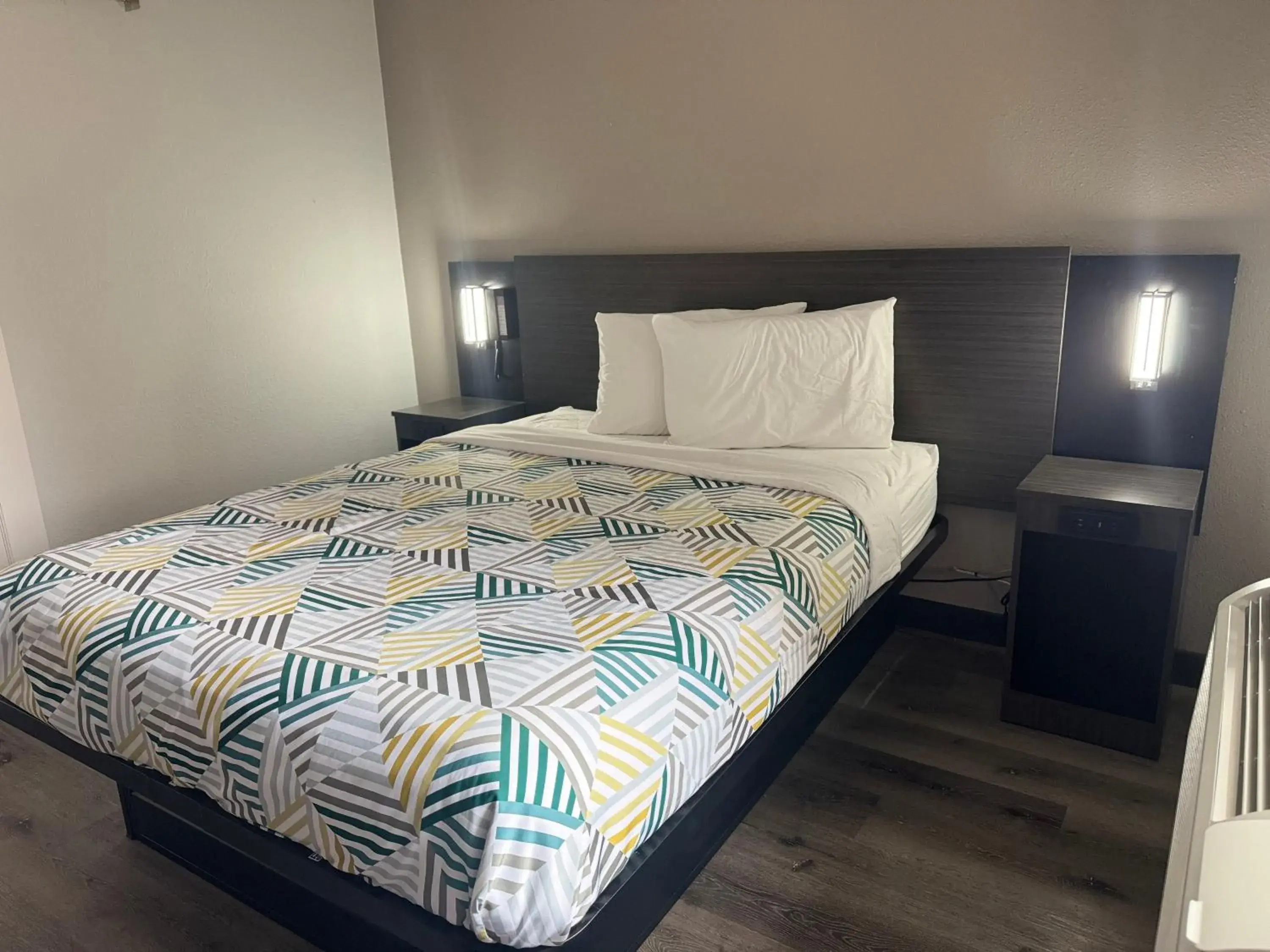 Bedroom, Bed in Motel 6-Enfield, CT - Hartford Bedroom, Bed in Motel 6-Enfield, CT - Hartford