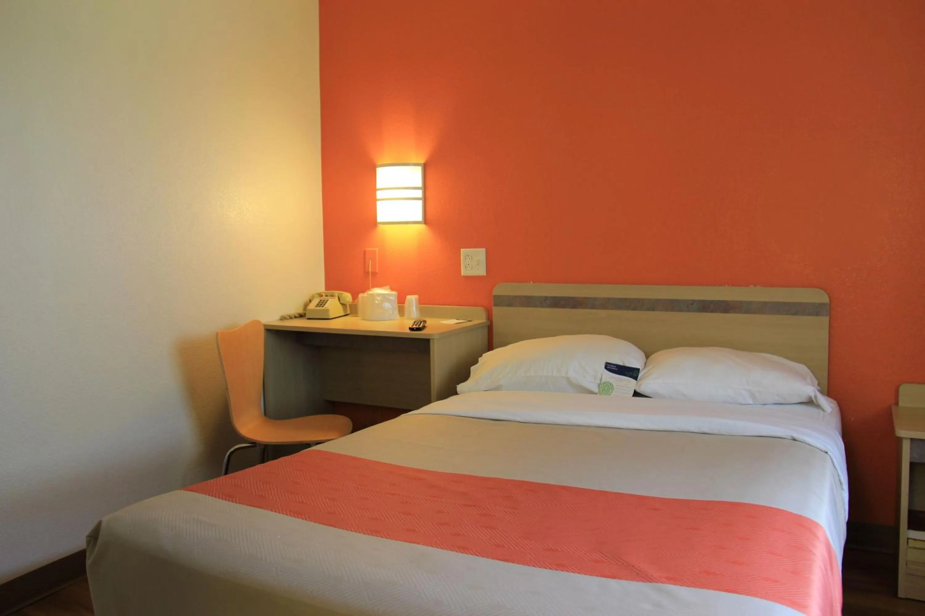 Photo of the whole room, Bed in Motel 6-Enfield, CT - Hartford