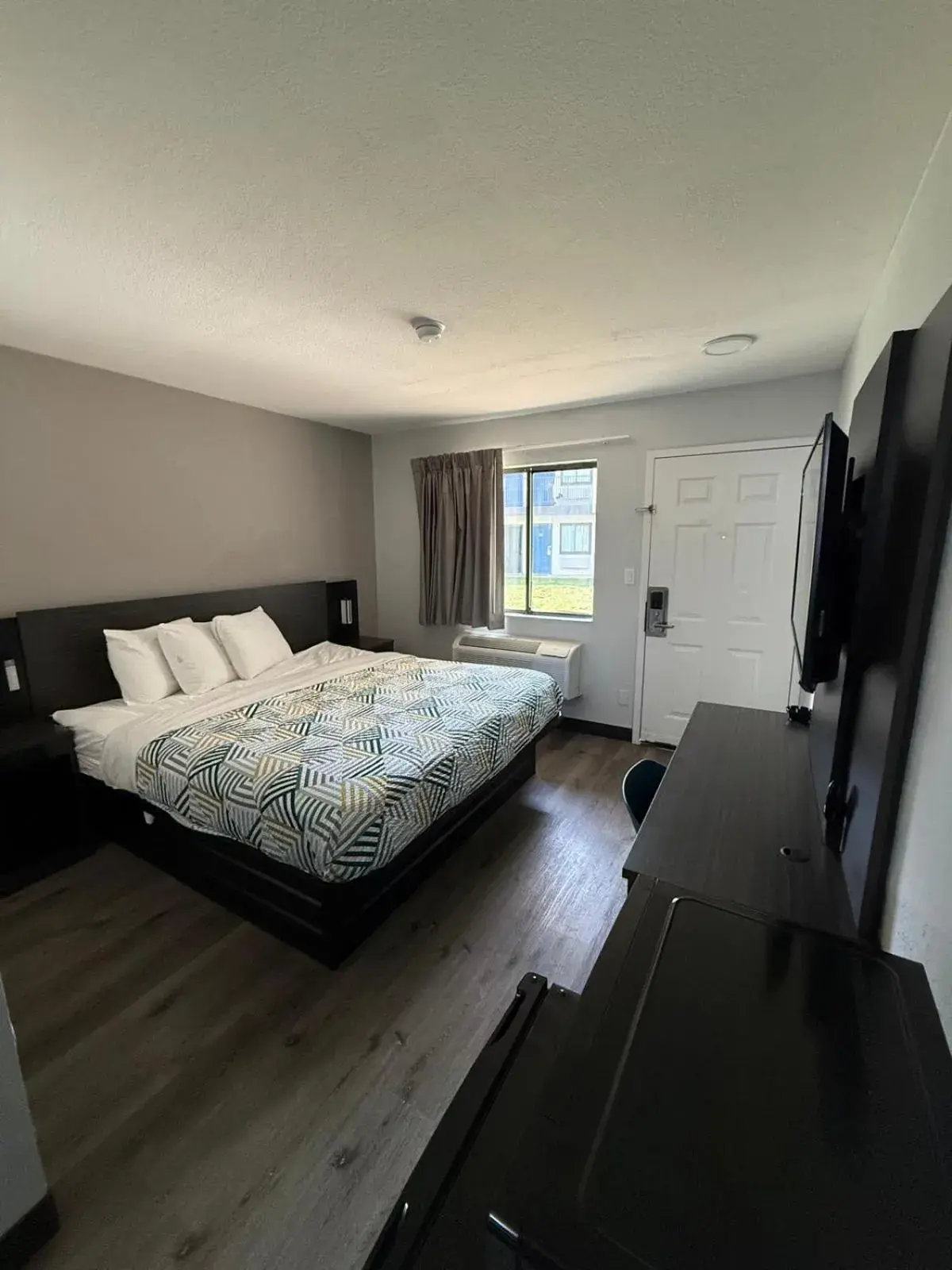 Bed in Motel 6-Enfield, CT - Hartford Bed in Motel 6-Enfield, CT - Hartford