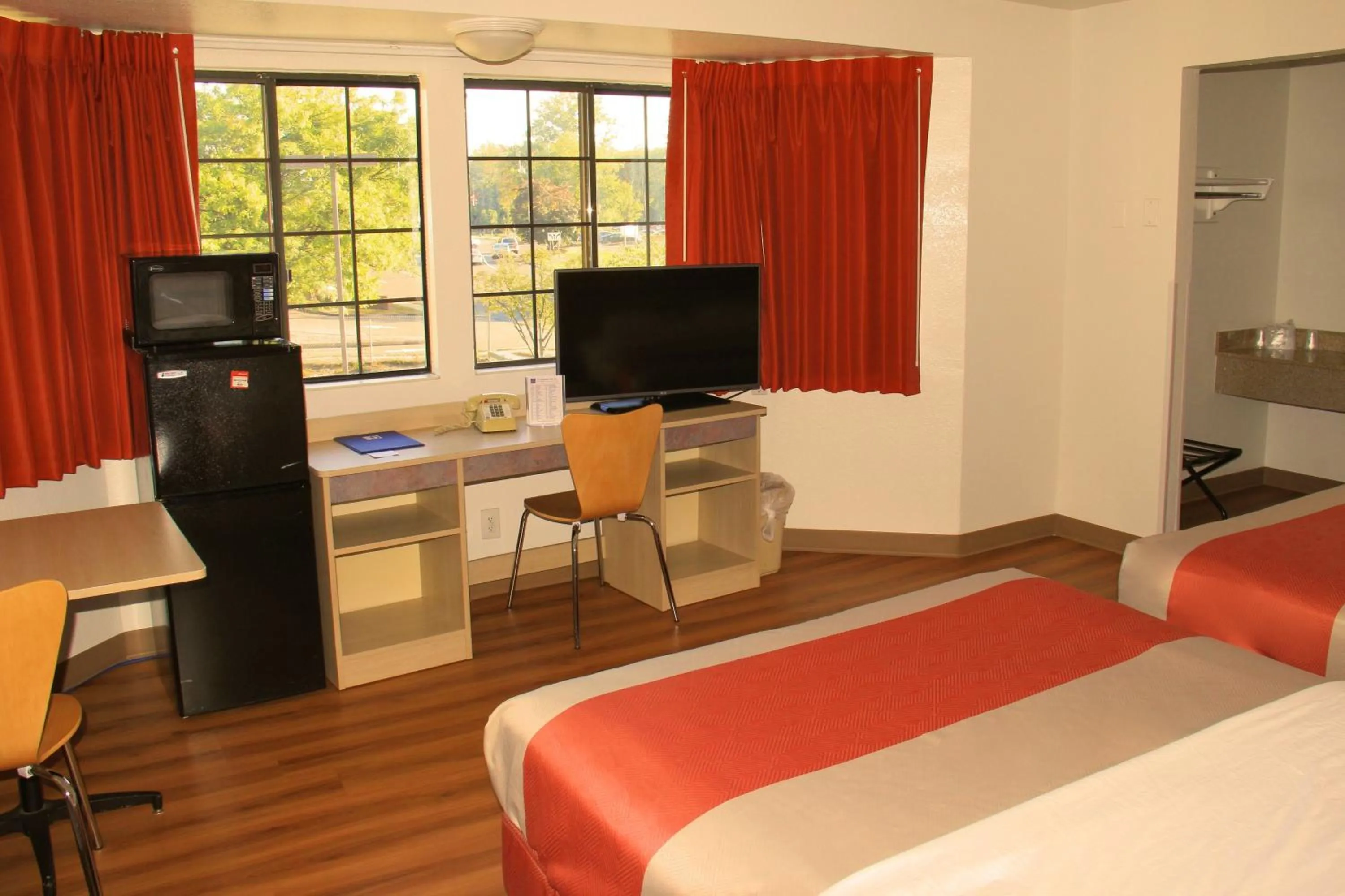 Double Room - single occupancy - Disability Access - Smoking in Motel 6-Enfield, CT - Hartford