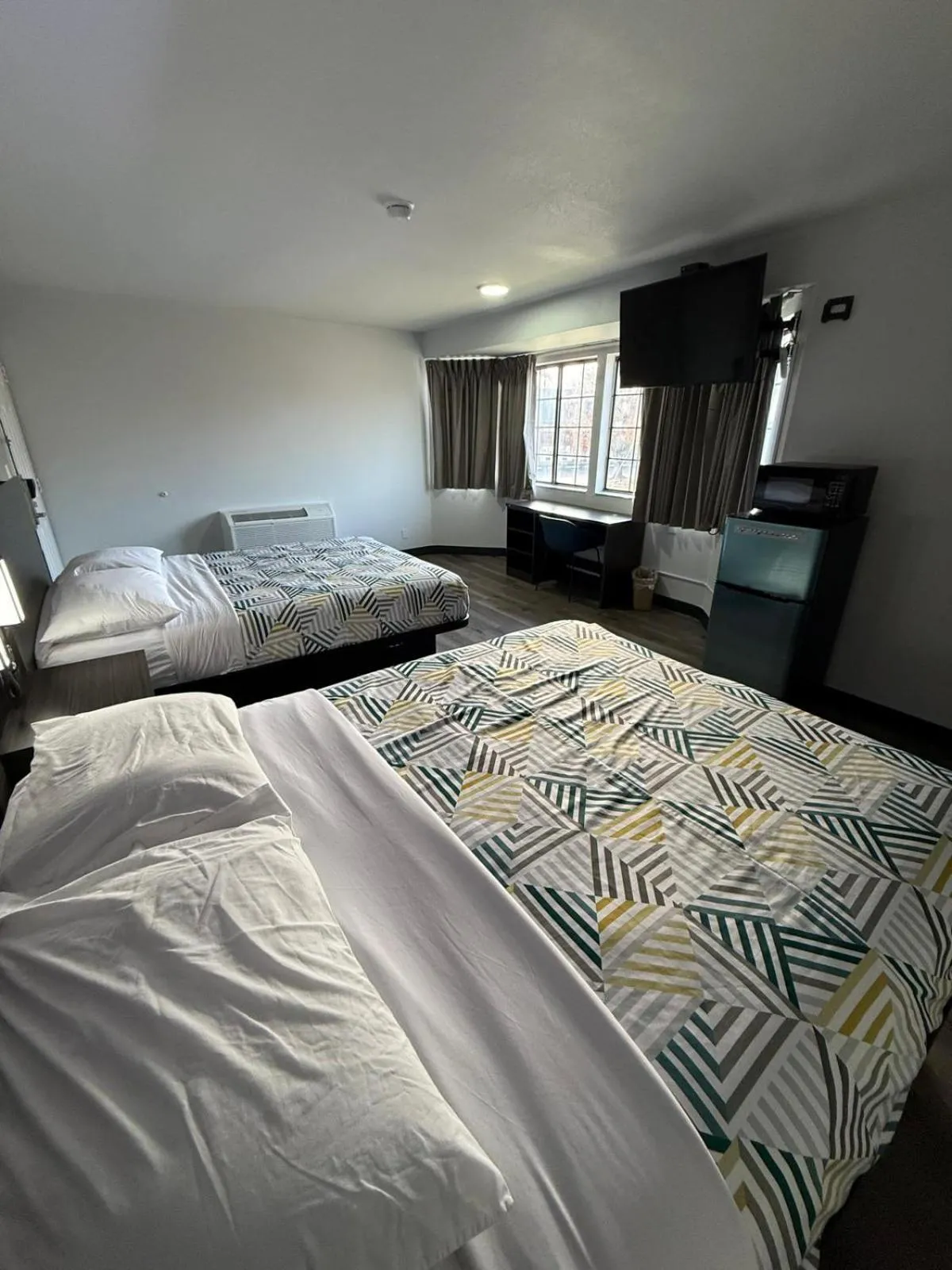 Bed in Motel 6-Enfield, CT - Hartford