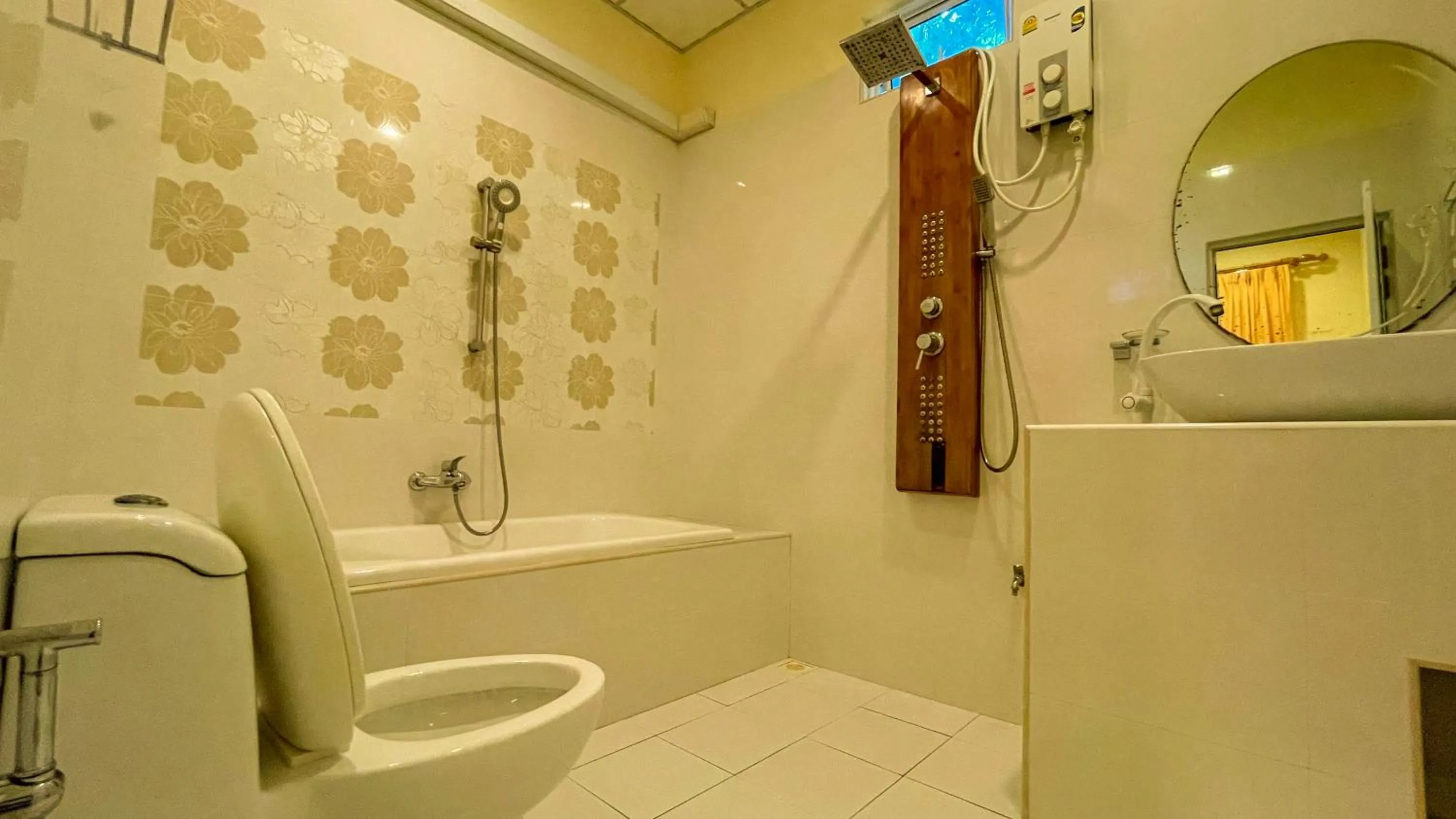 Shower in Summer Vibes Beach Front