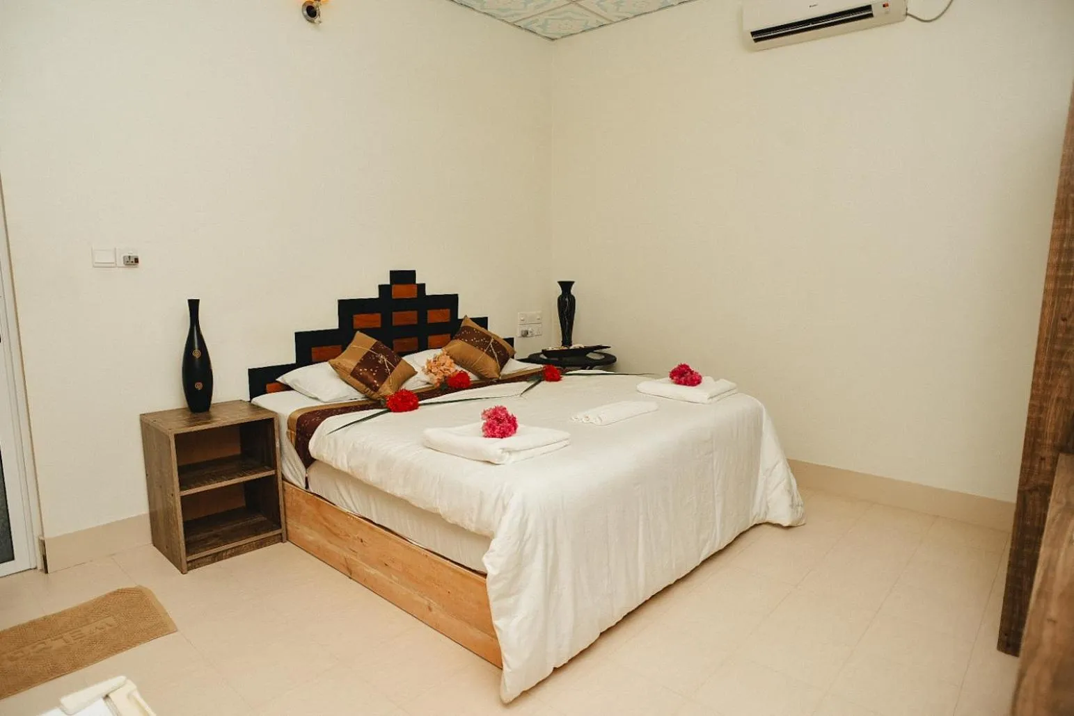 Bedroom, Bed in Summer Vibes Beach Front