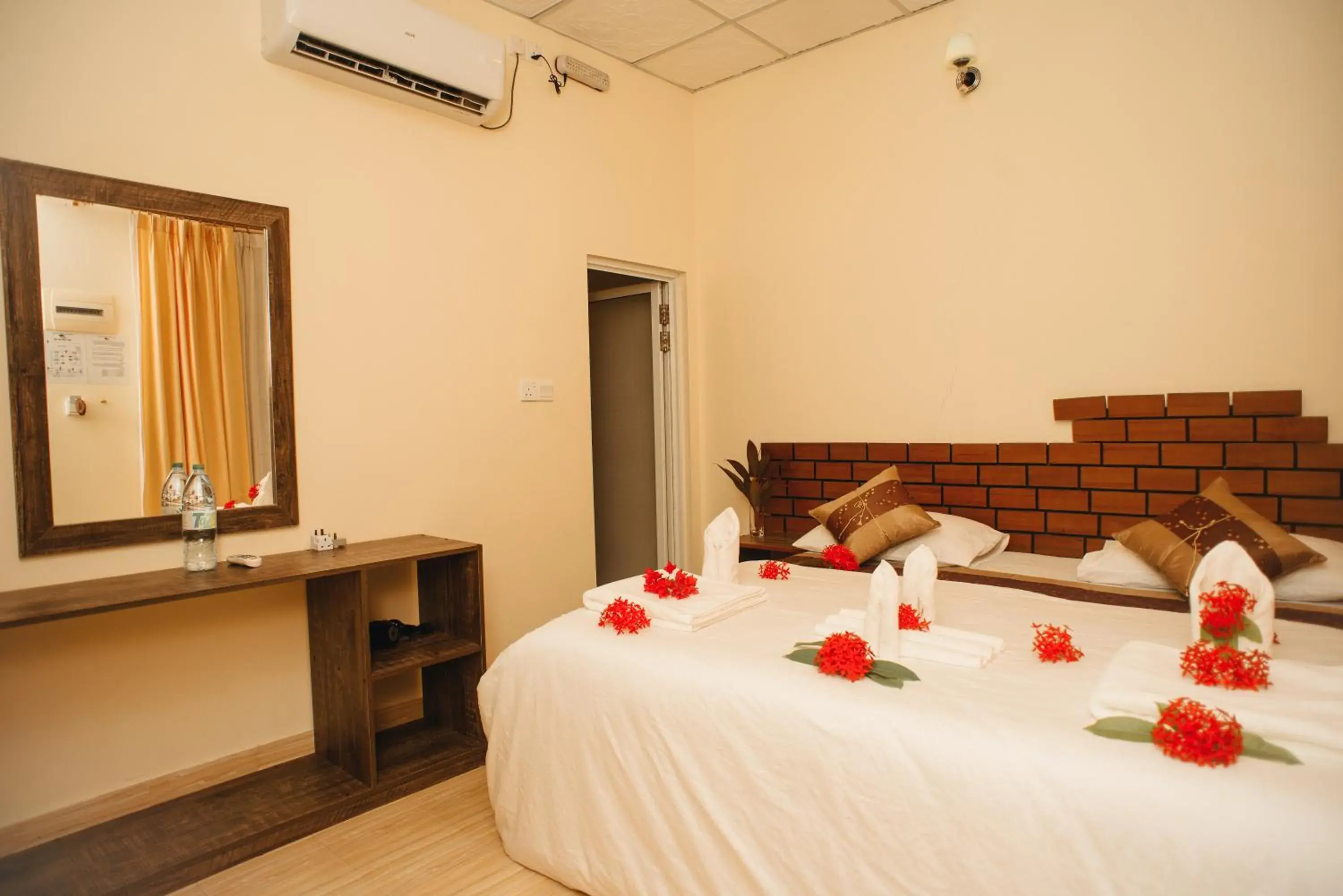 Family Room in Summer Vibes Beach Front Family Room in Summer Vibes Beach Front