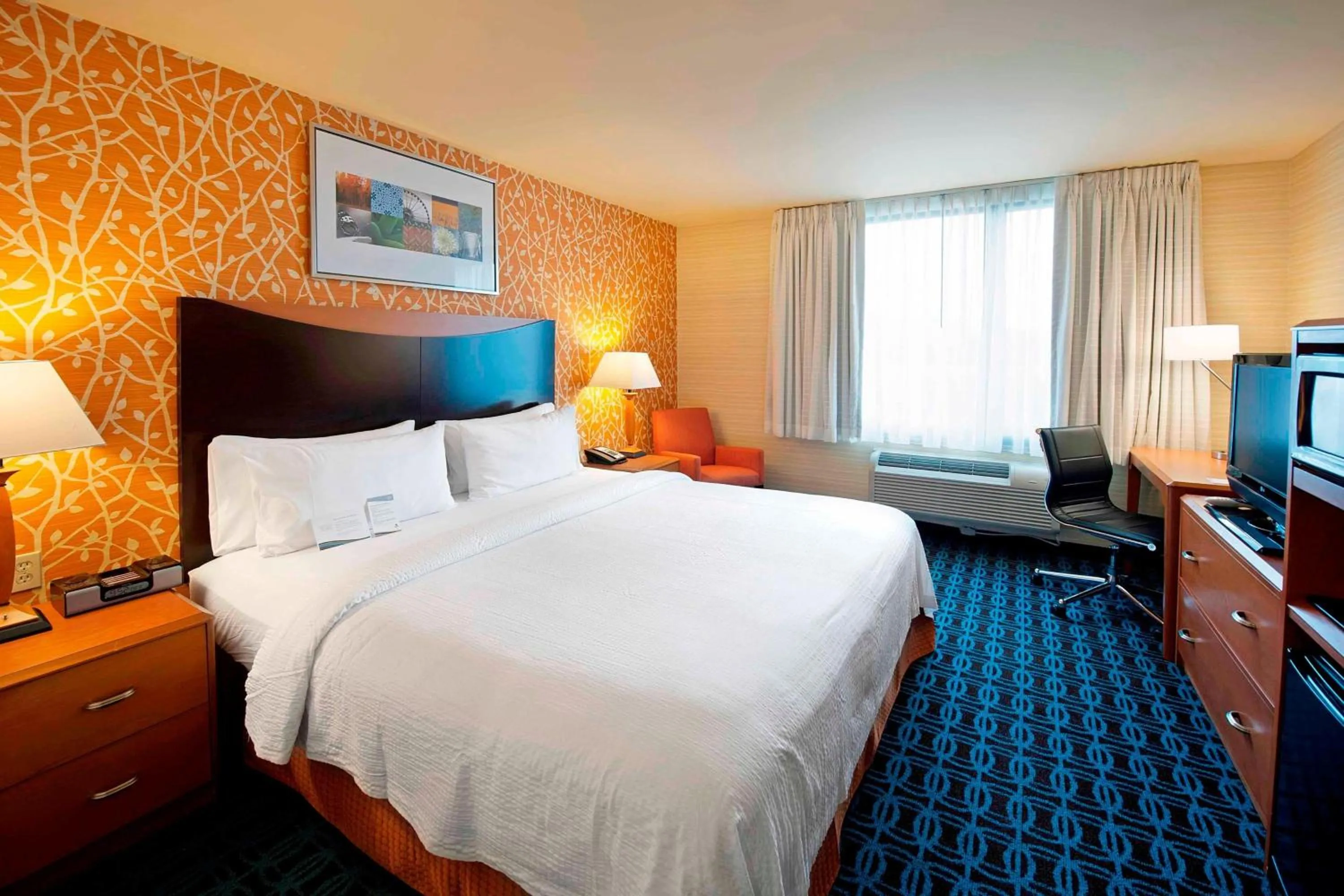 Photo of the whole room, Bed in Fairfield Inn by Marriott JFK Airport