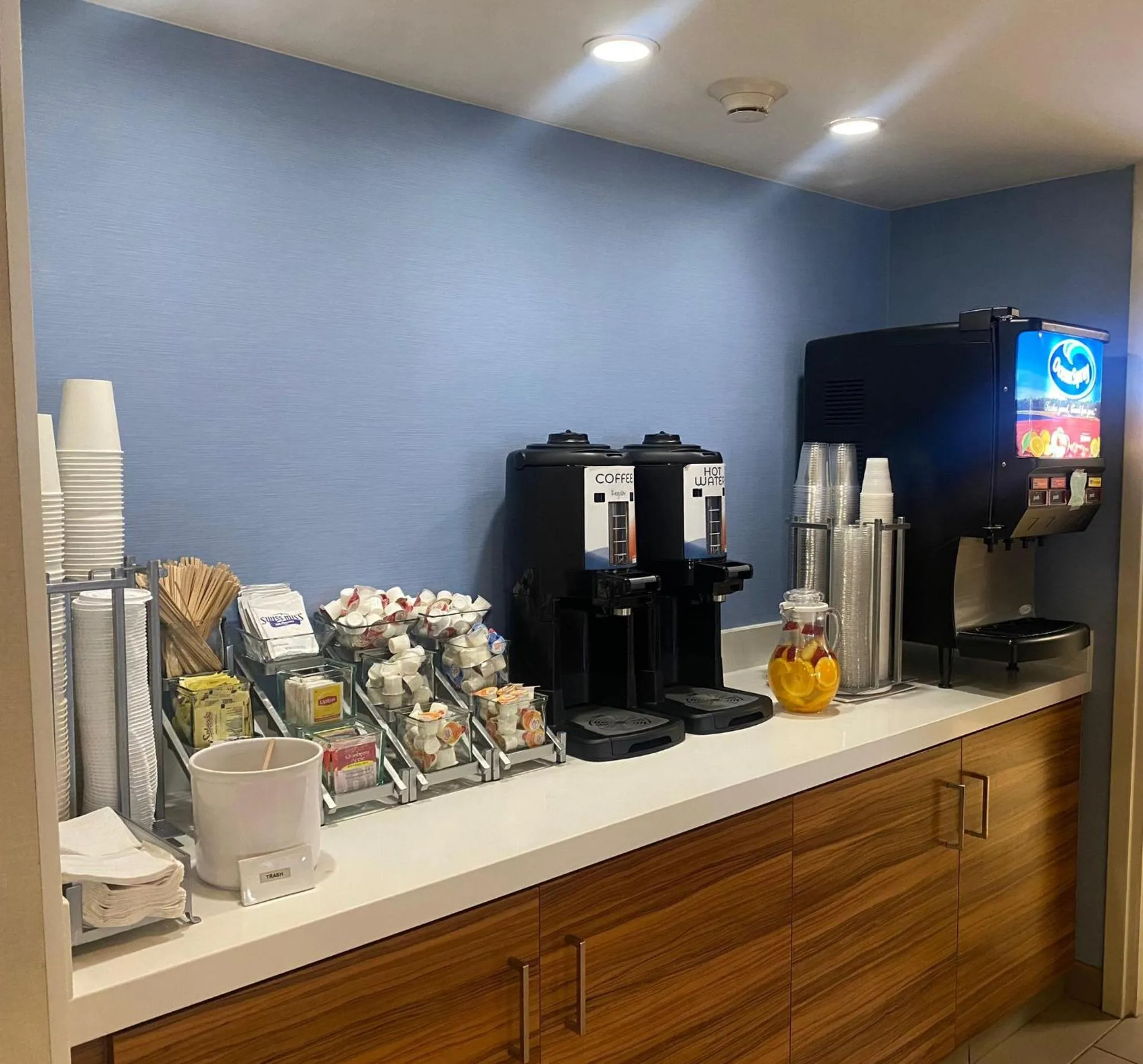 Coffee/tea facilities in Sonesta ES Suites Providence - Airport