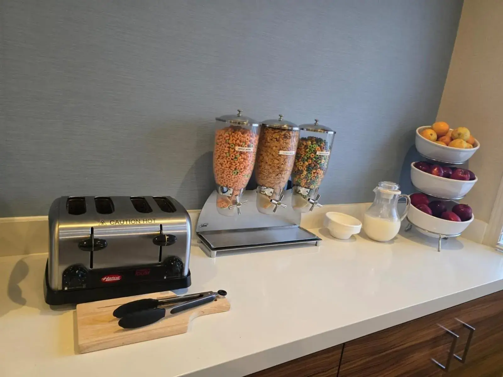 Food and drinks in Sonesta ES Suites Providence - Airport Food and drinks in Sonesta ES Suites Providence - Airport