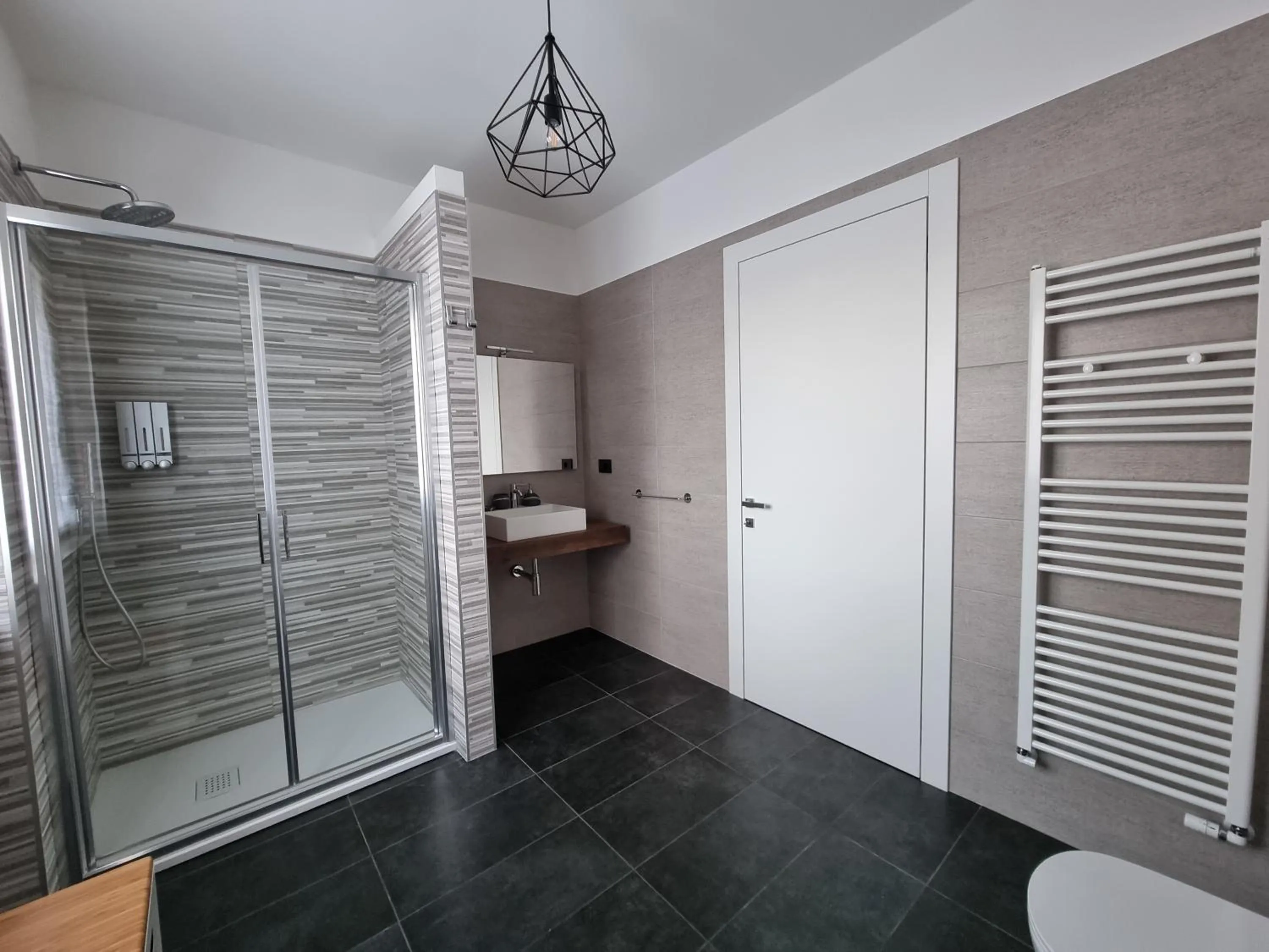 Shower in B&B Villa Eden