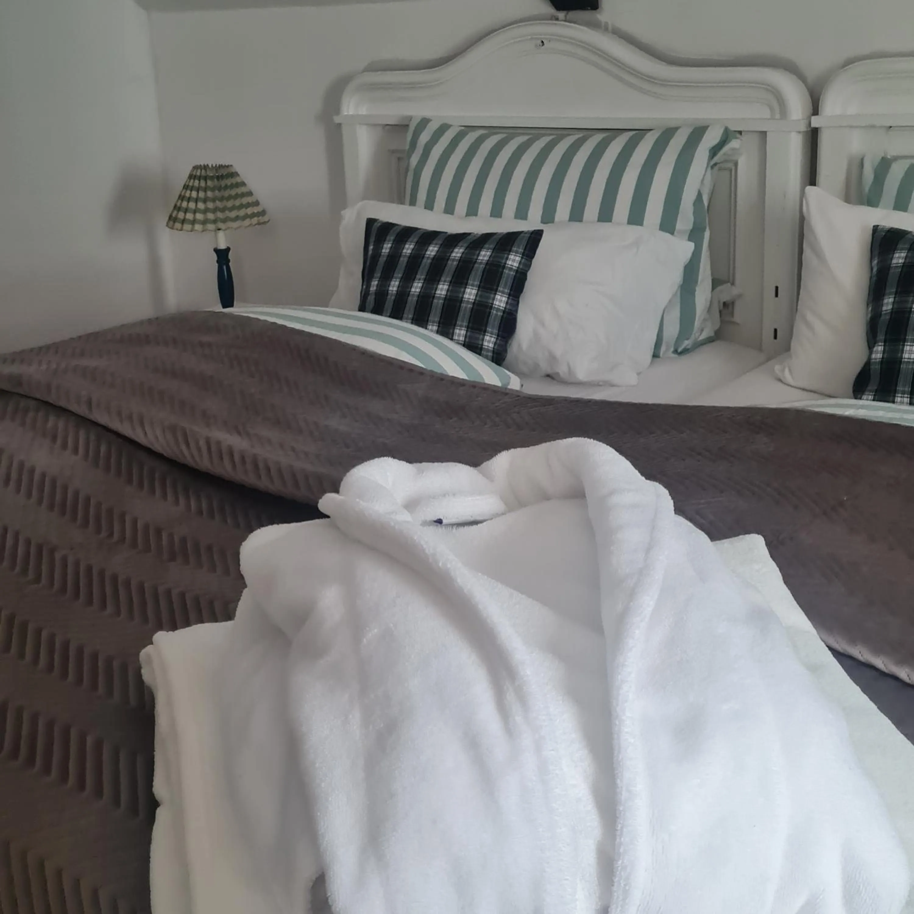 Photo of the whole room, Bed in Rosindell cottage