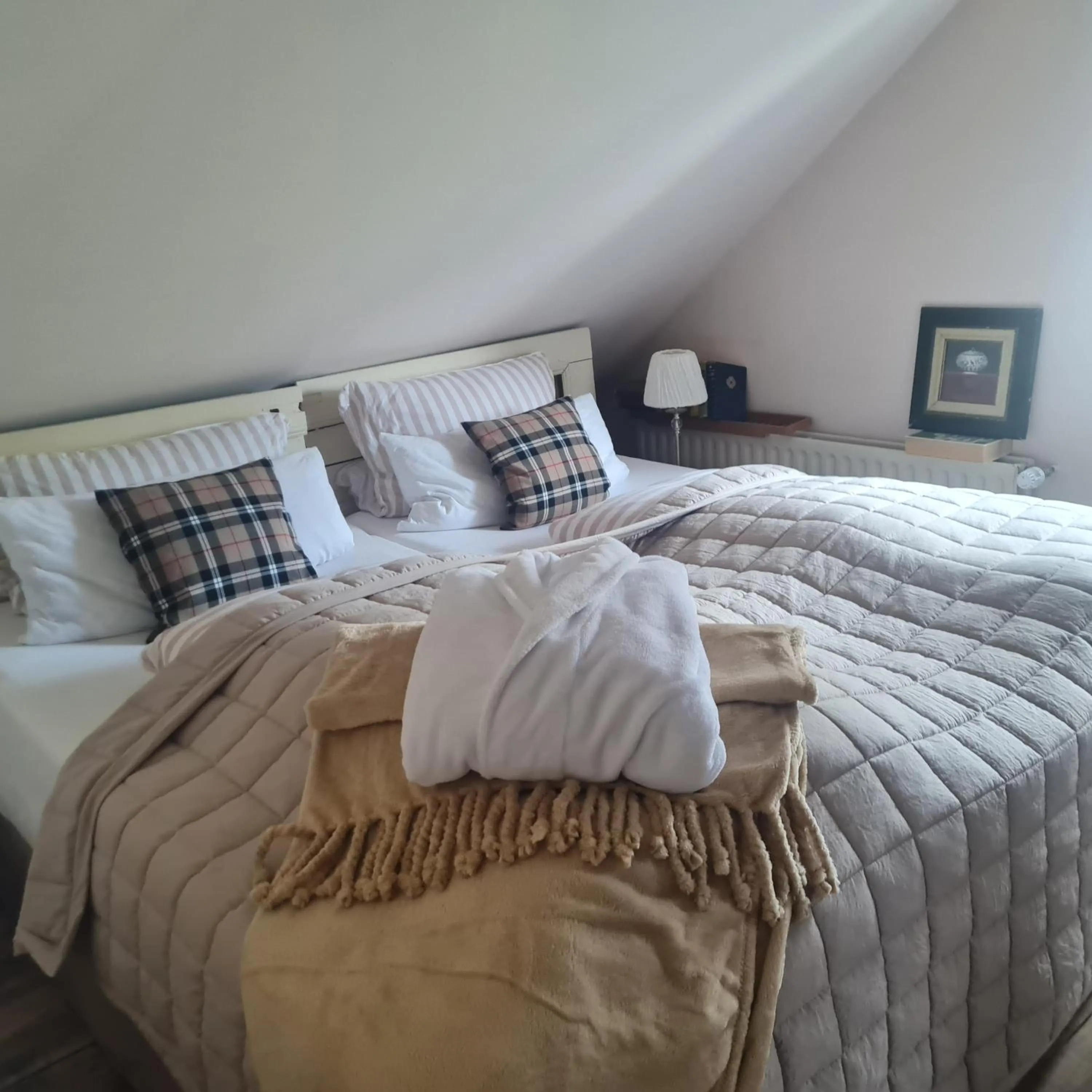 Photo of the whole room, Bed in Rosindell cottage