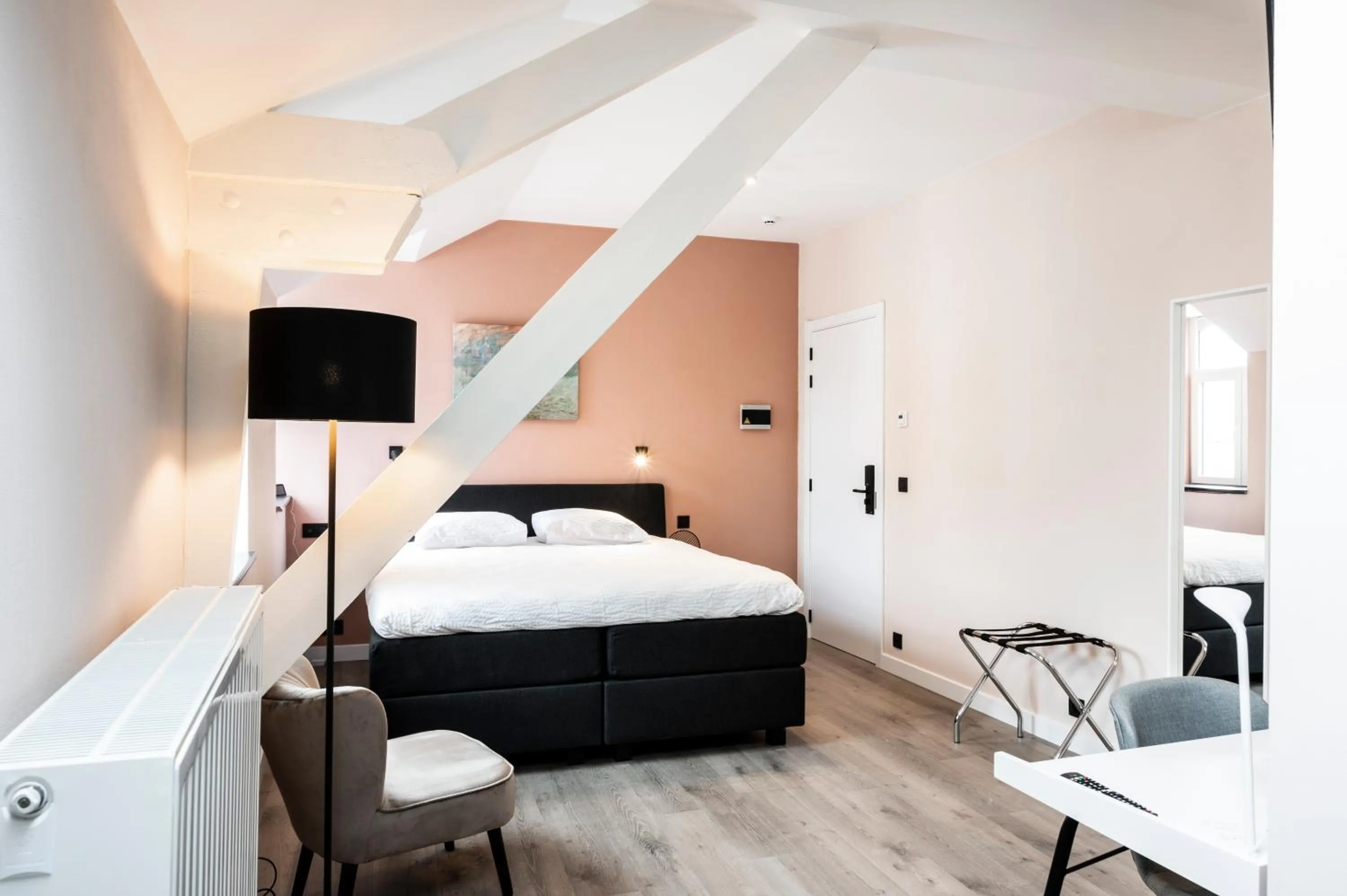 Photo of the whole room, Bed in L'ARTiste